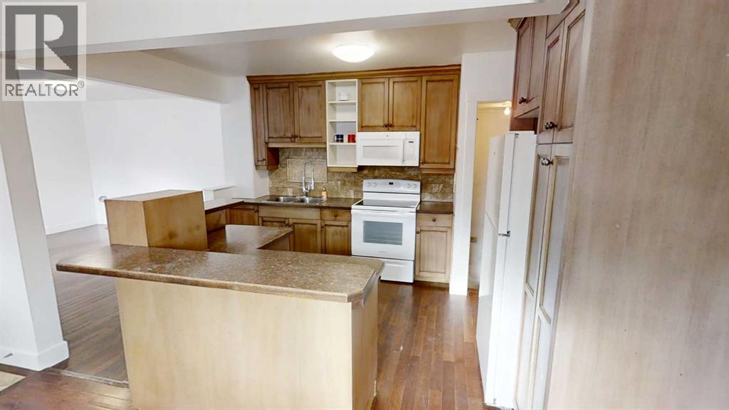 Single Family House Bungalow for Sale in   Avenue S Victoria Park Lethbridge 