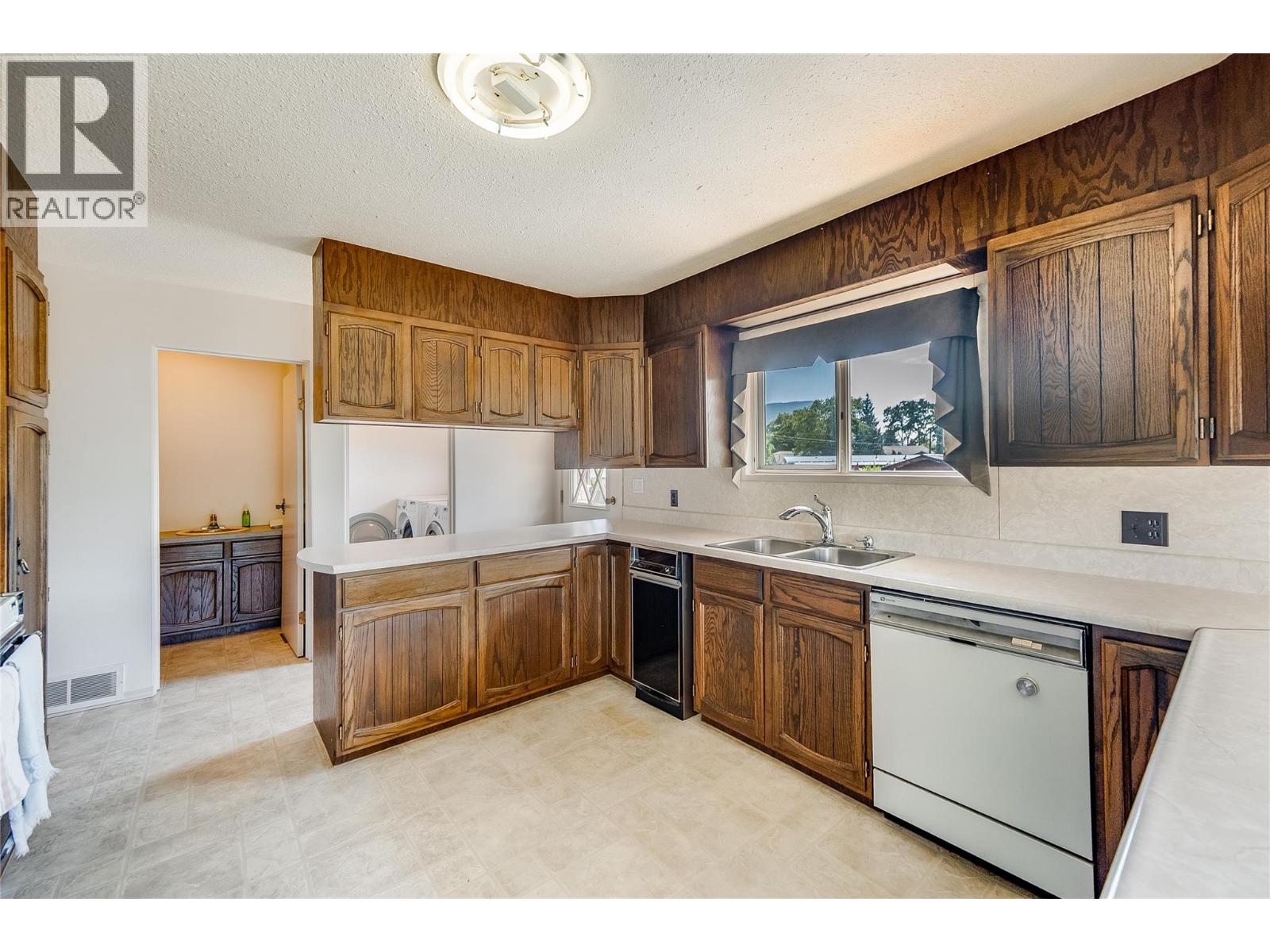 412 104th Street, Castlegar