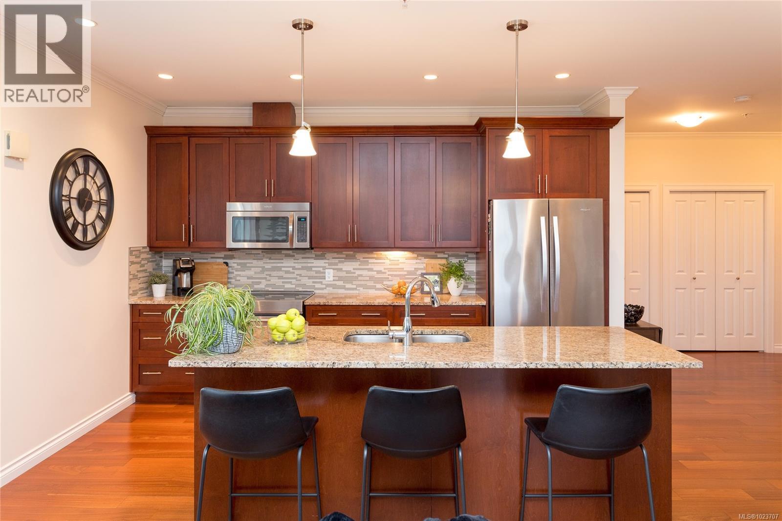 PH402 2409 Bevan Avenue, Sidney