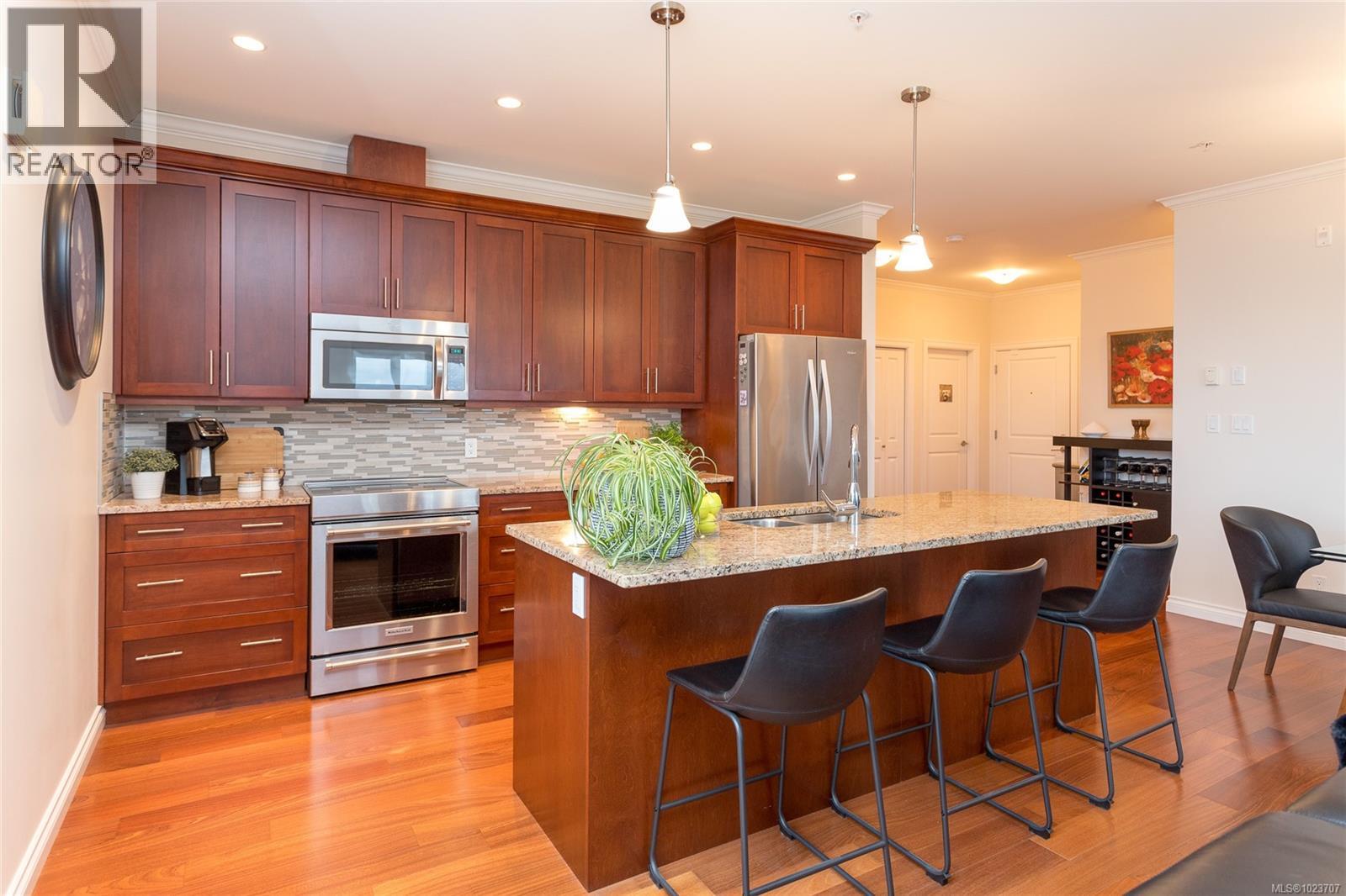 PH402 2409 Bevan Avenue, Sidney