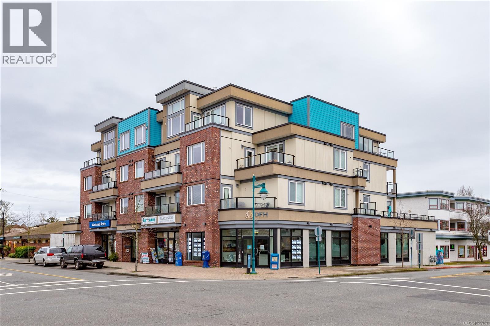 PH402 2409 Bevan Ave - Photo 2 of 45, Sidney, British Columbia