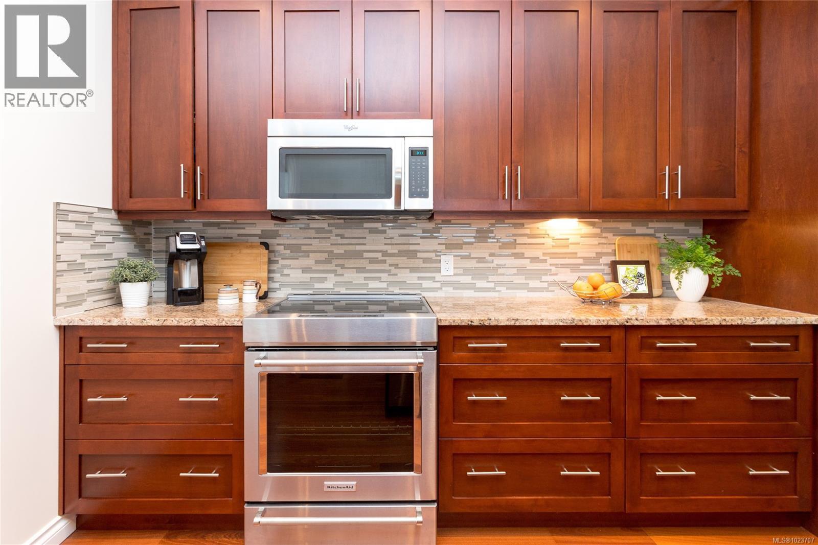 PH402 2409 Bevan Avenue, Sidney