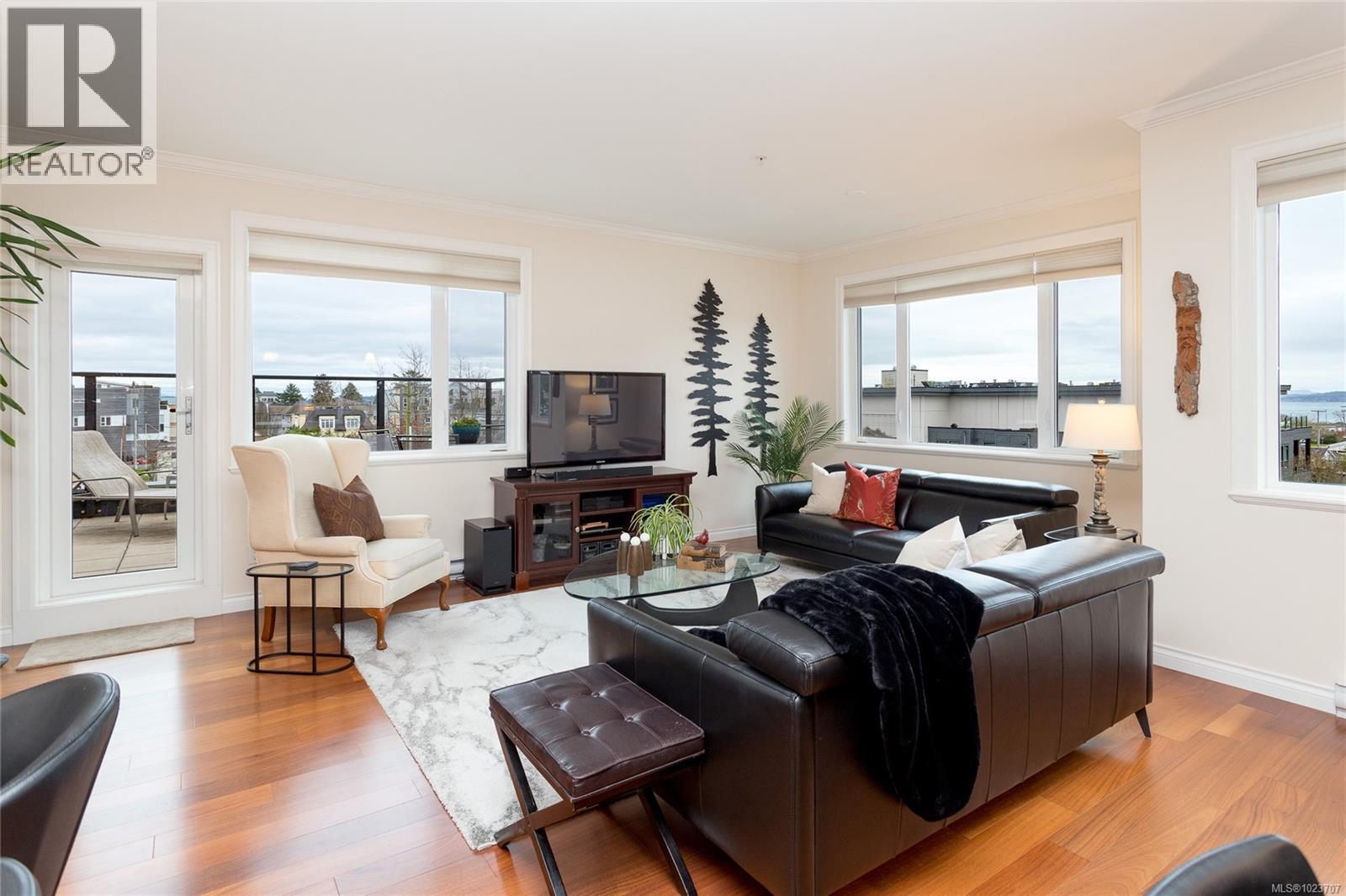 PH402 2409 Bevan Avenue, Sidney