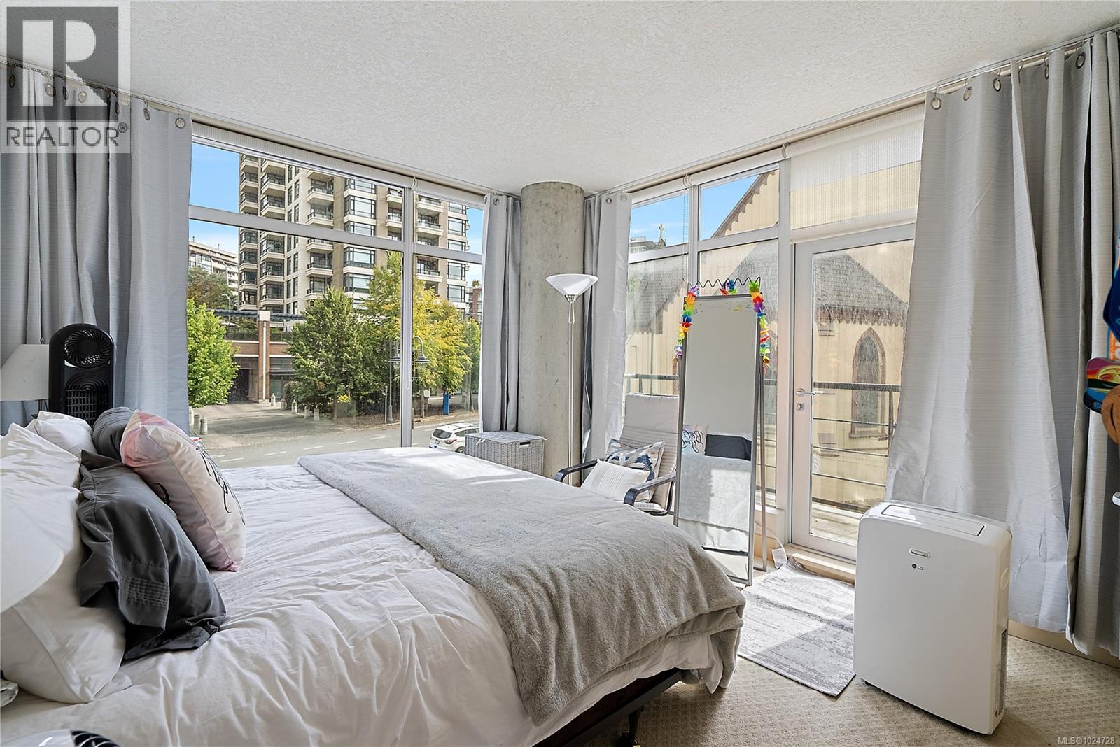 S204 737 Humboldt Street, Victoria