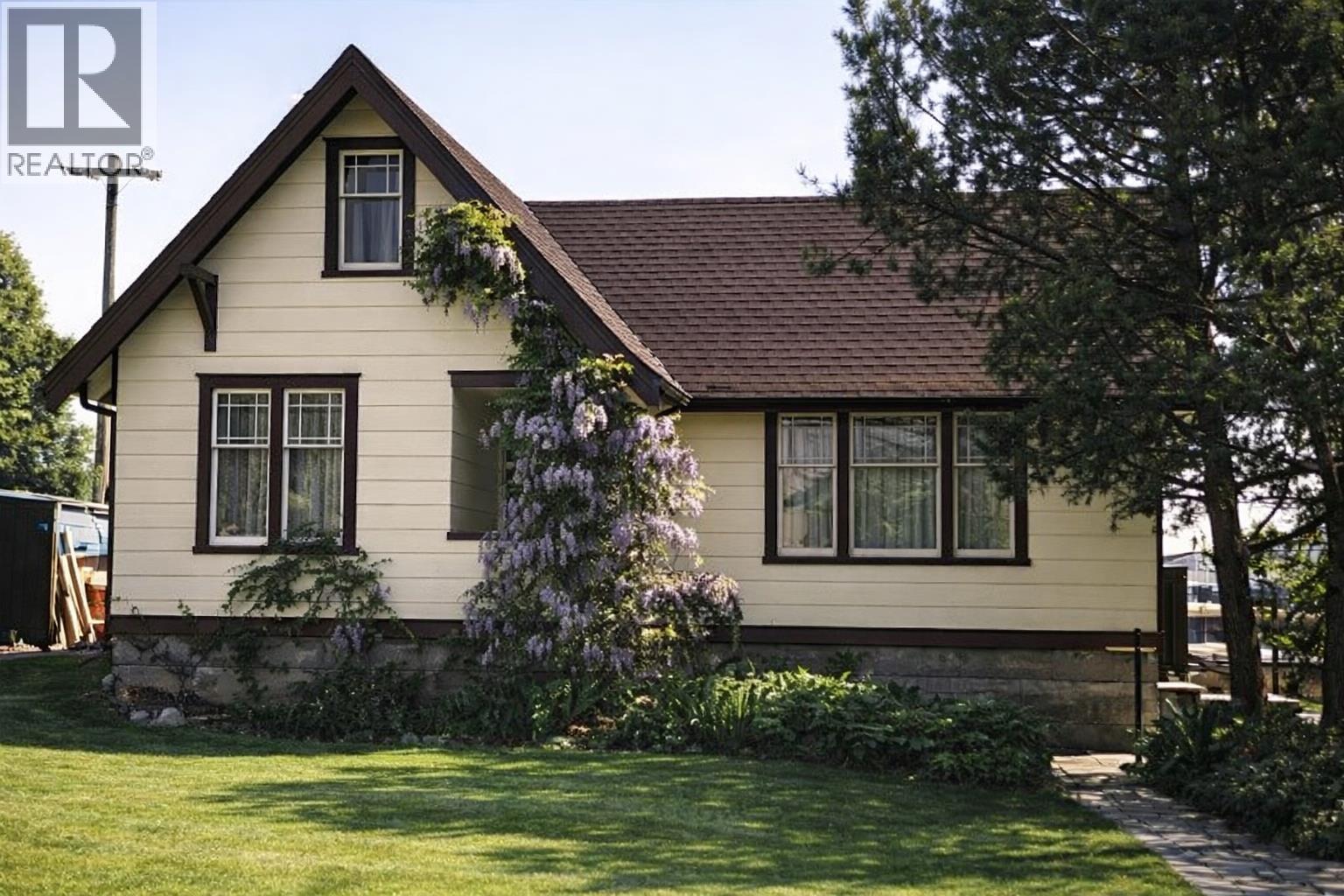 375 BLUE MOUNTAIN STREET, Coquitlam