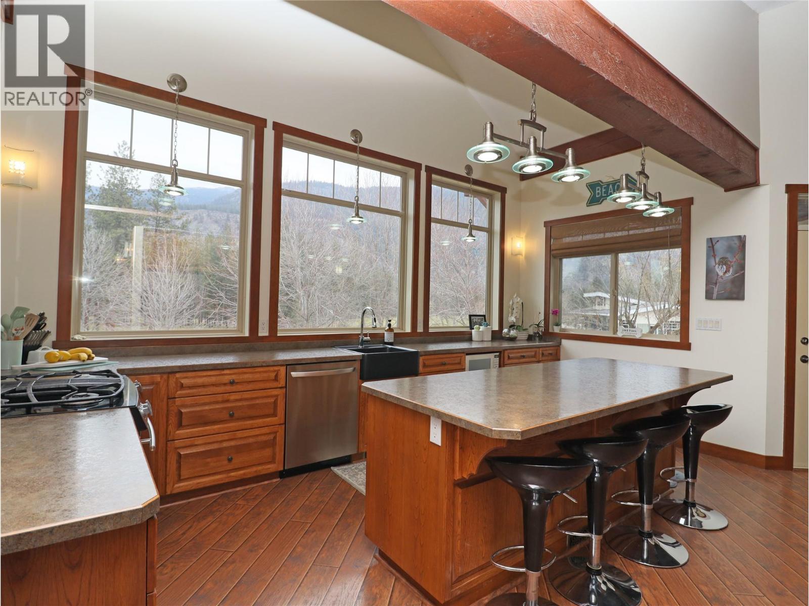 250 1ST Avenue, Christina Lake