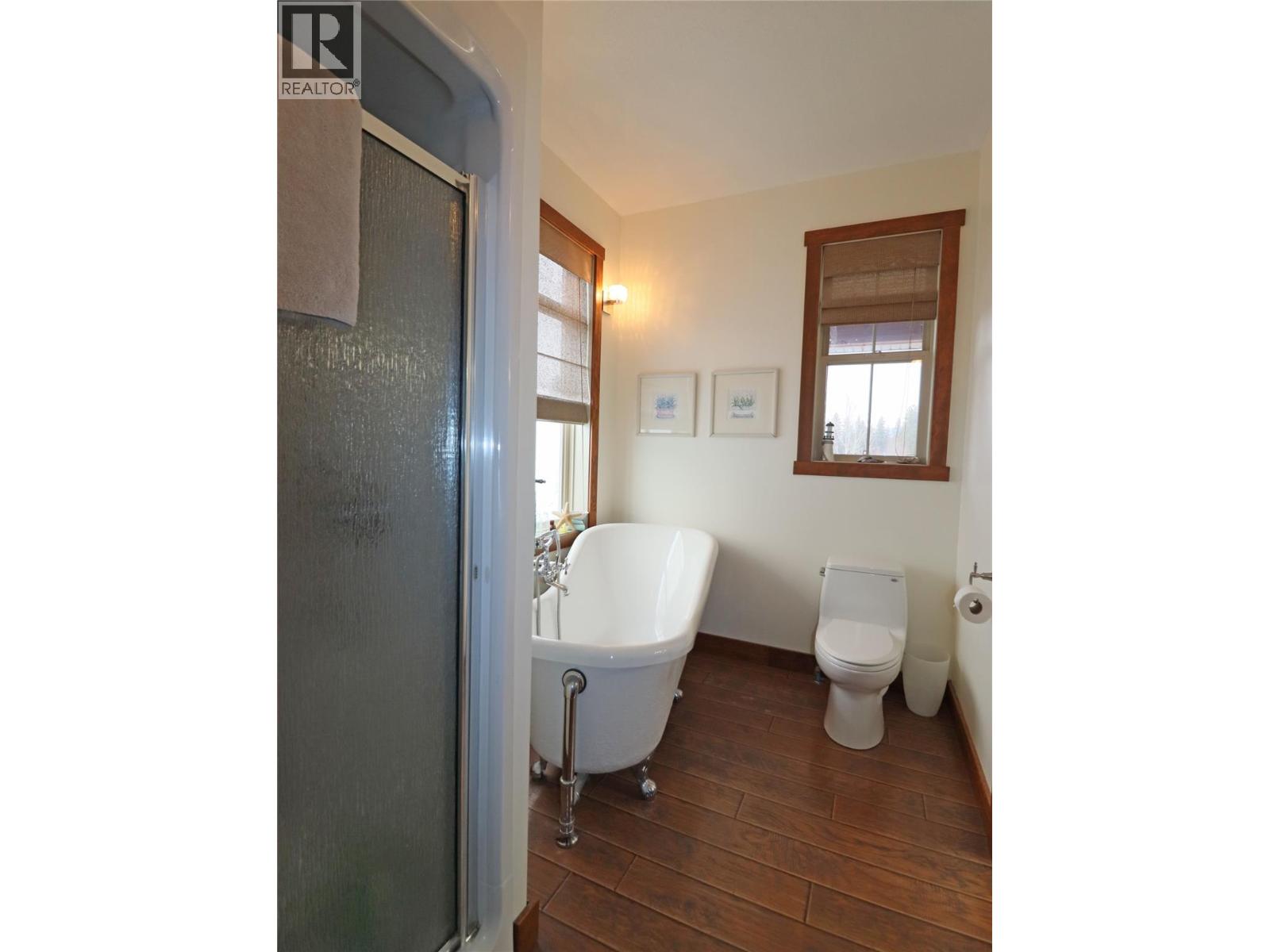 250 1ST Avenue, Christina Lake