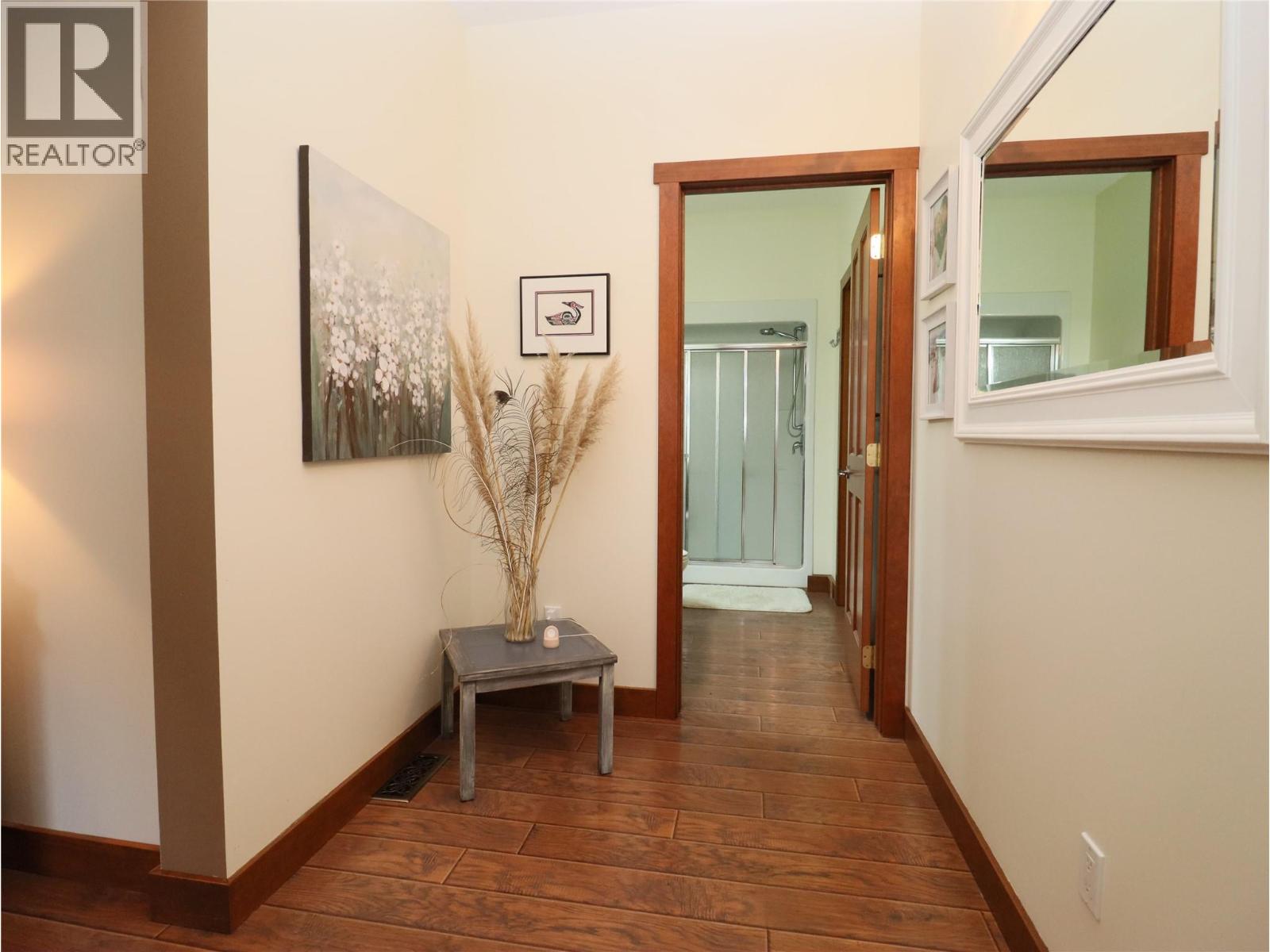 250 1ST Avenue, Christina Lake