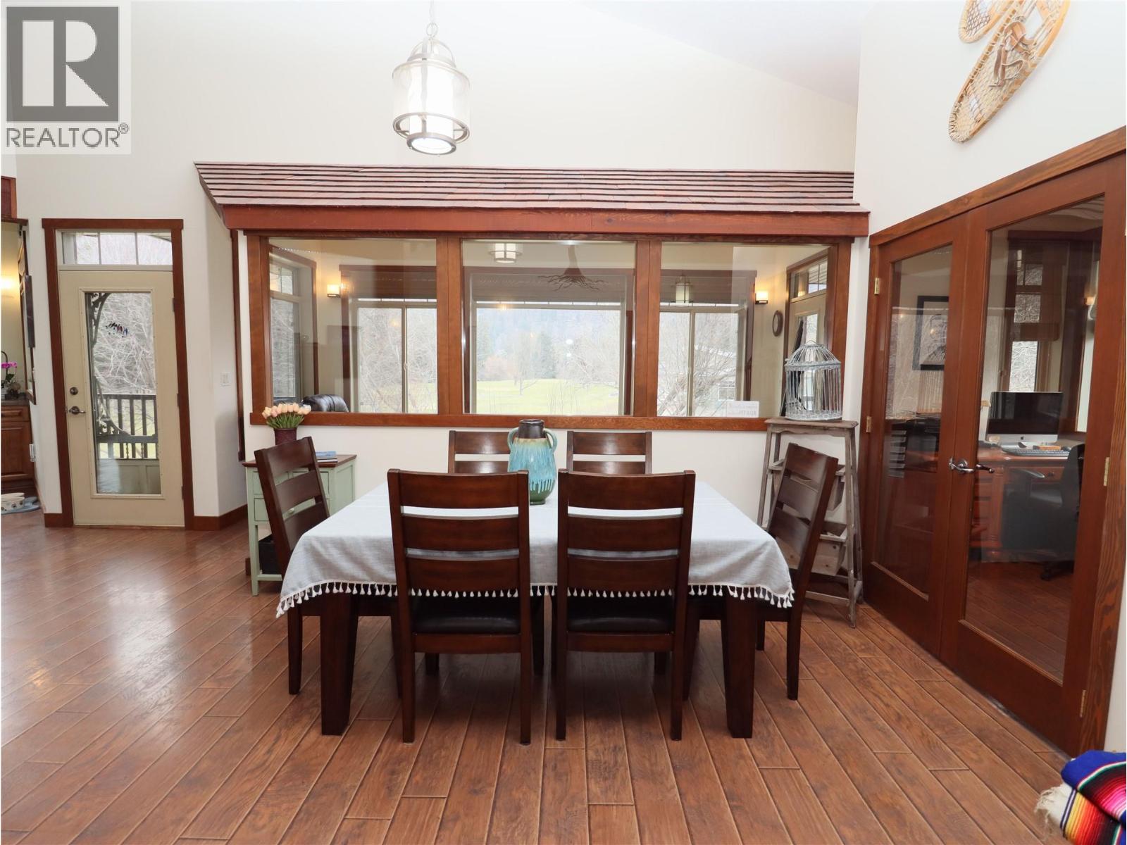 250 1ST Avenue, Christina Lake