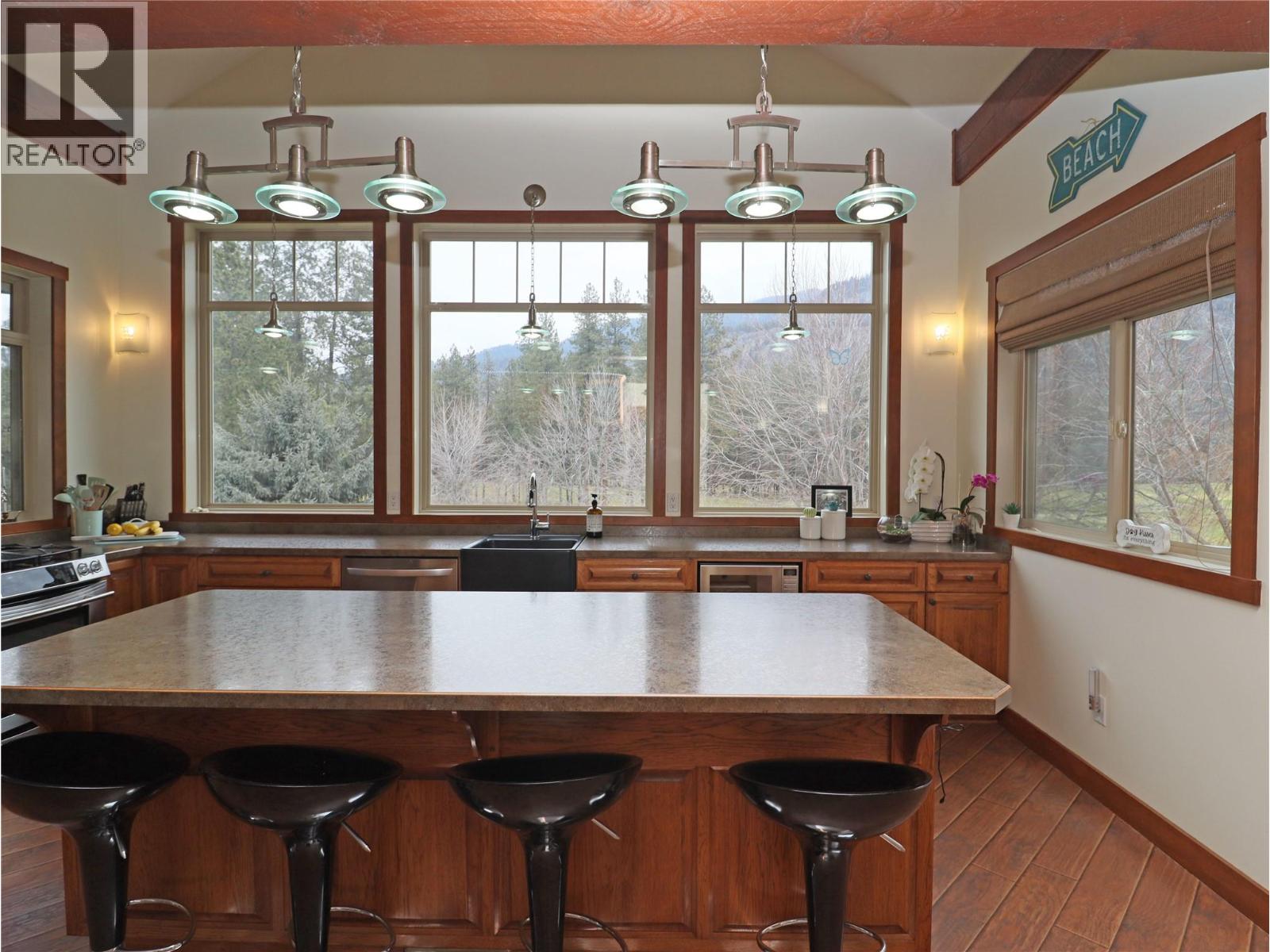 250 1ST Avenue, Christina Lake