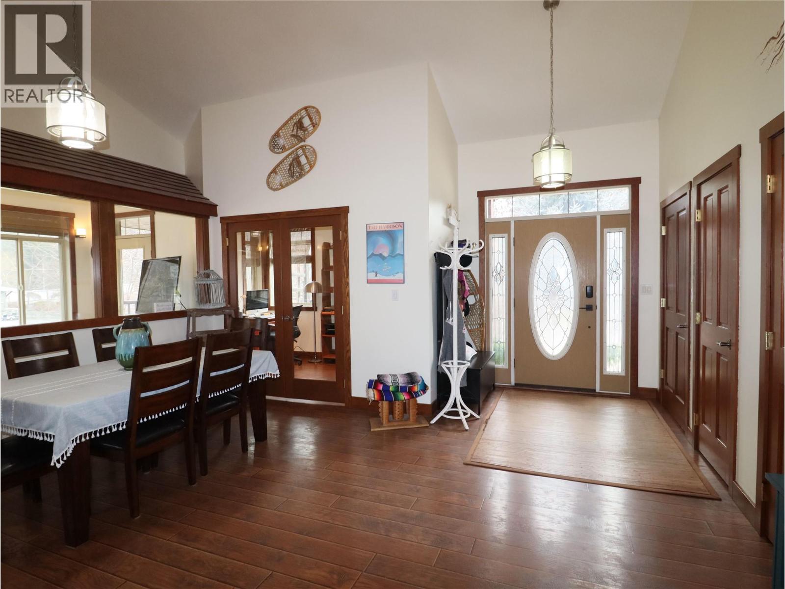 250 1ST Avenue, Christina Lake