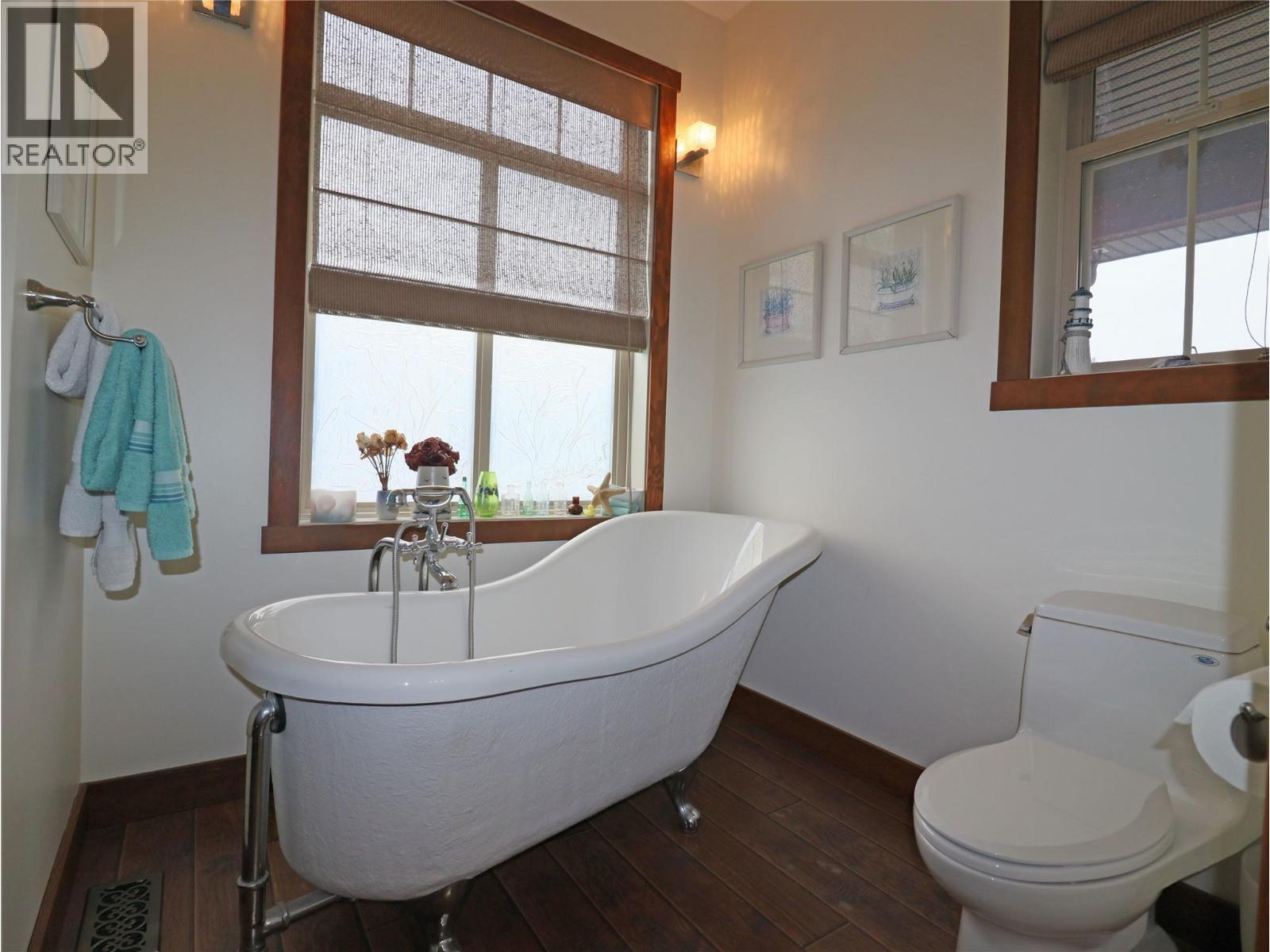 250 1ST Avenue, Christina Lake