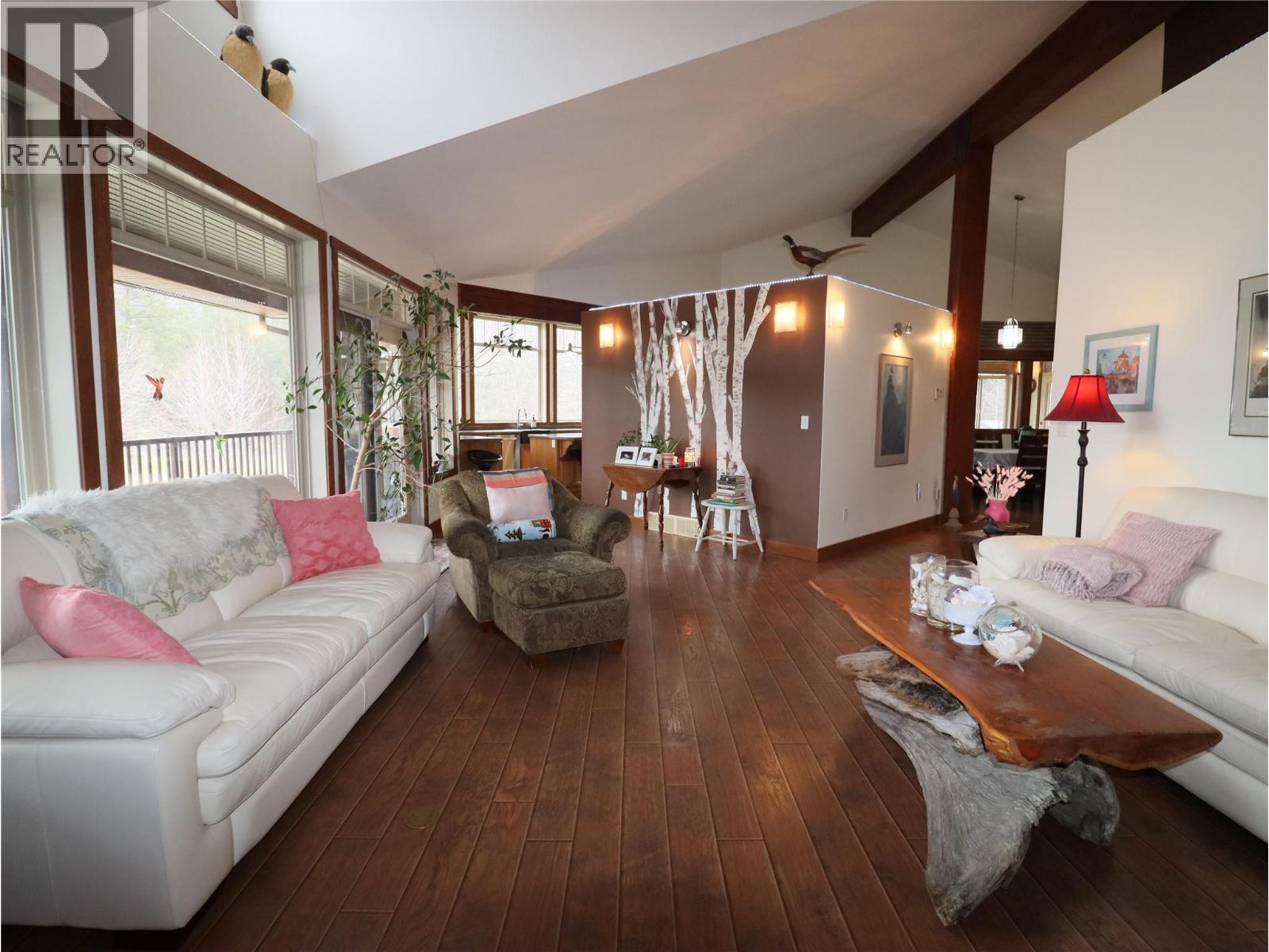 250 1ST Avenue, Christina Lake