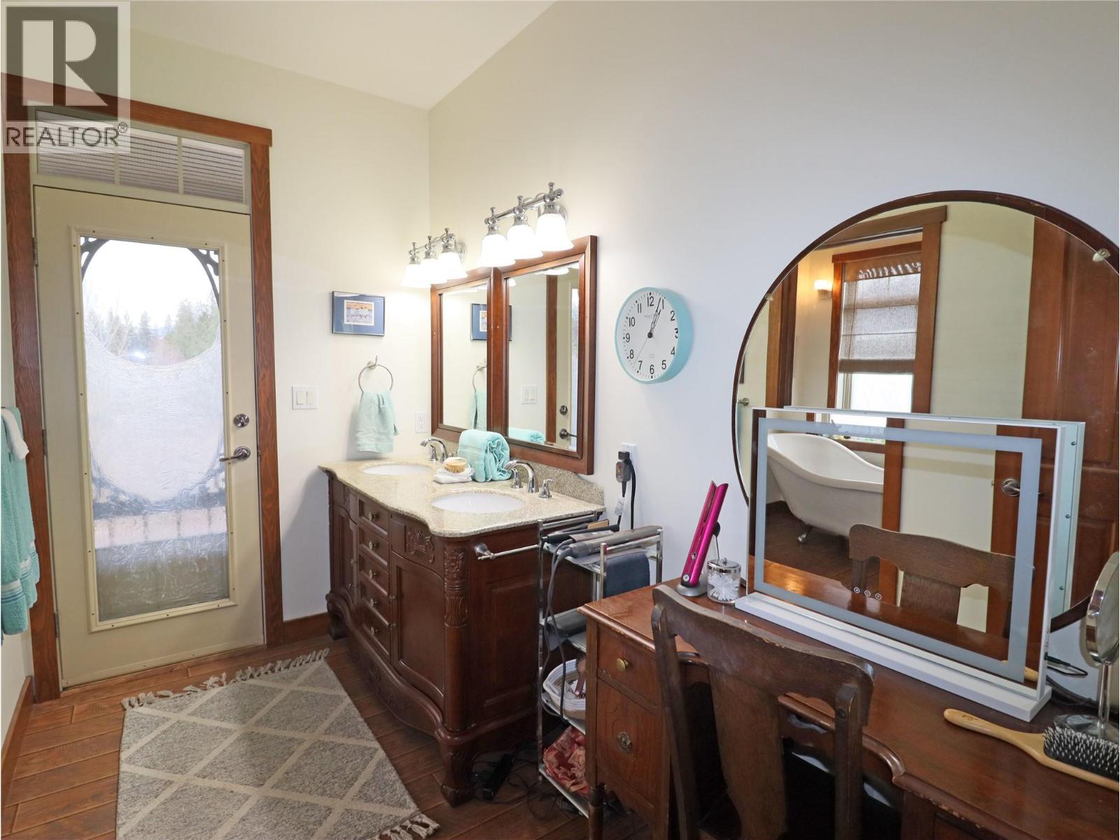 250 1ST Avenue, Christina Lake