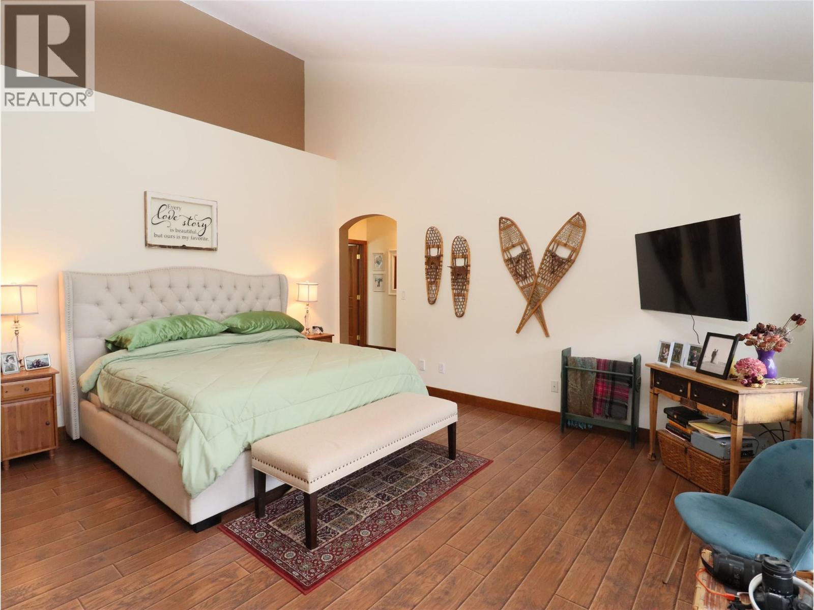 250 1ST Avenue, Christina Lake