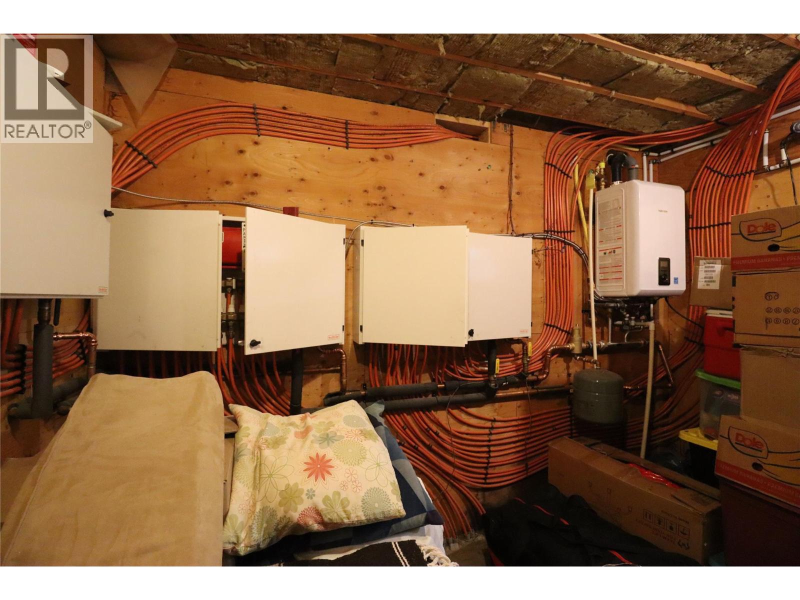 250 1ST Avenue, Christina Lake