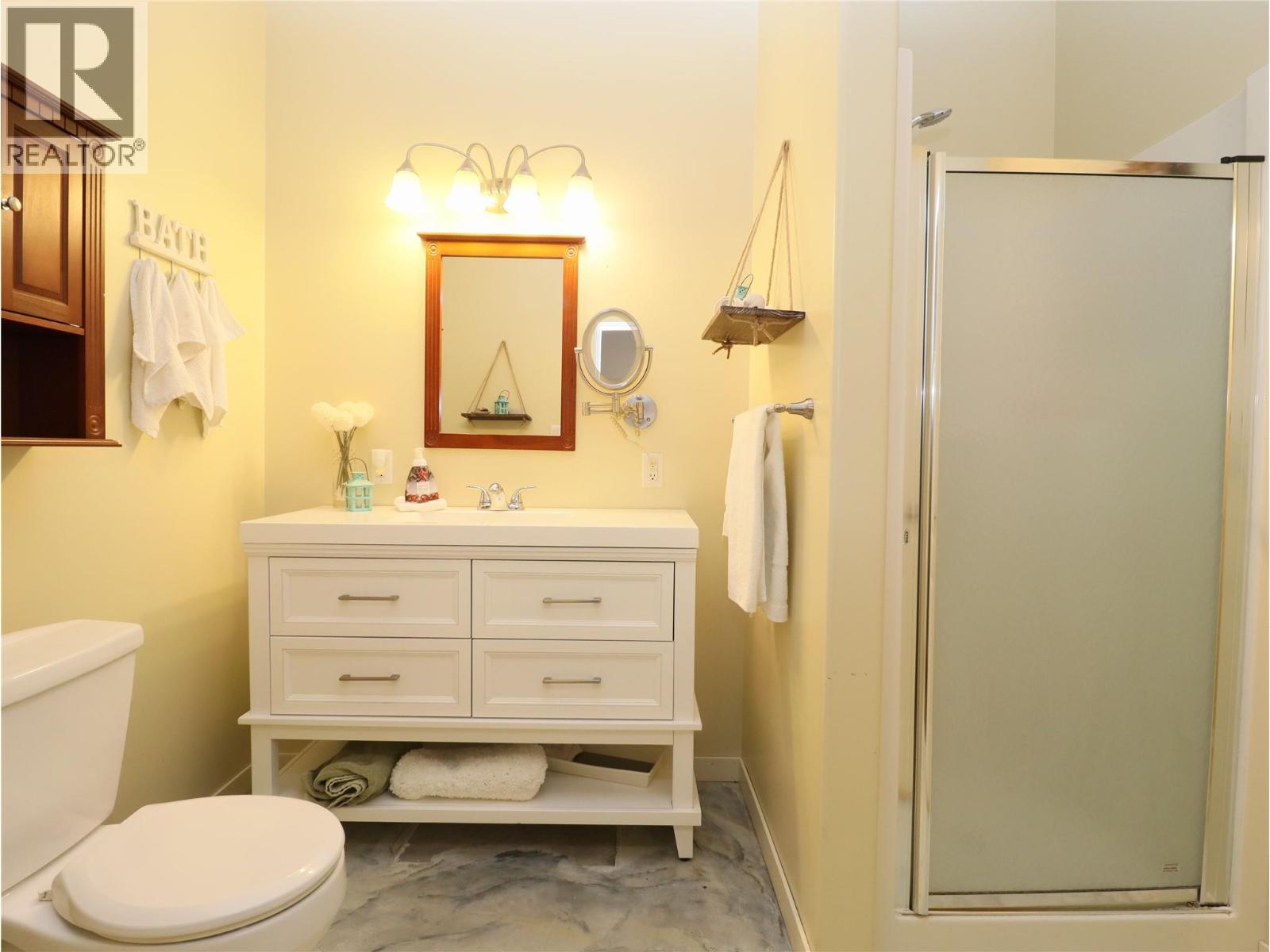 250 1ST Avenue, Christina Lake