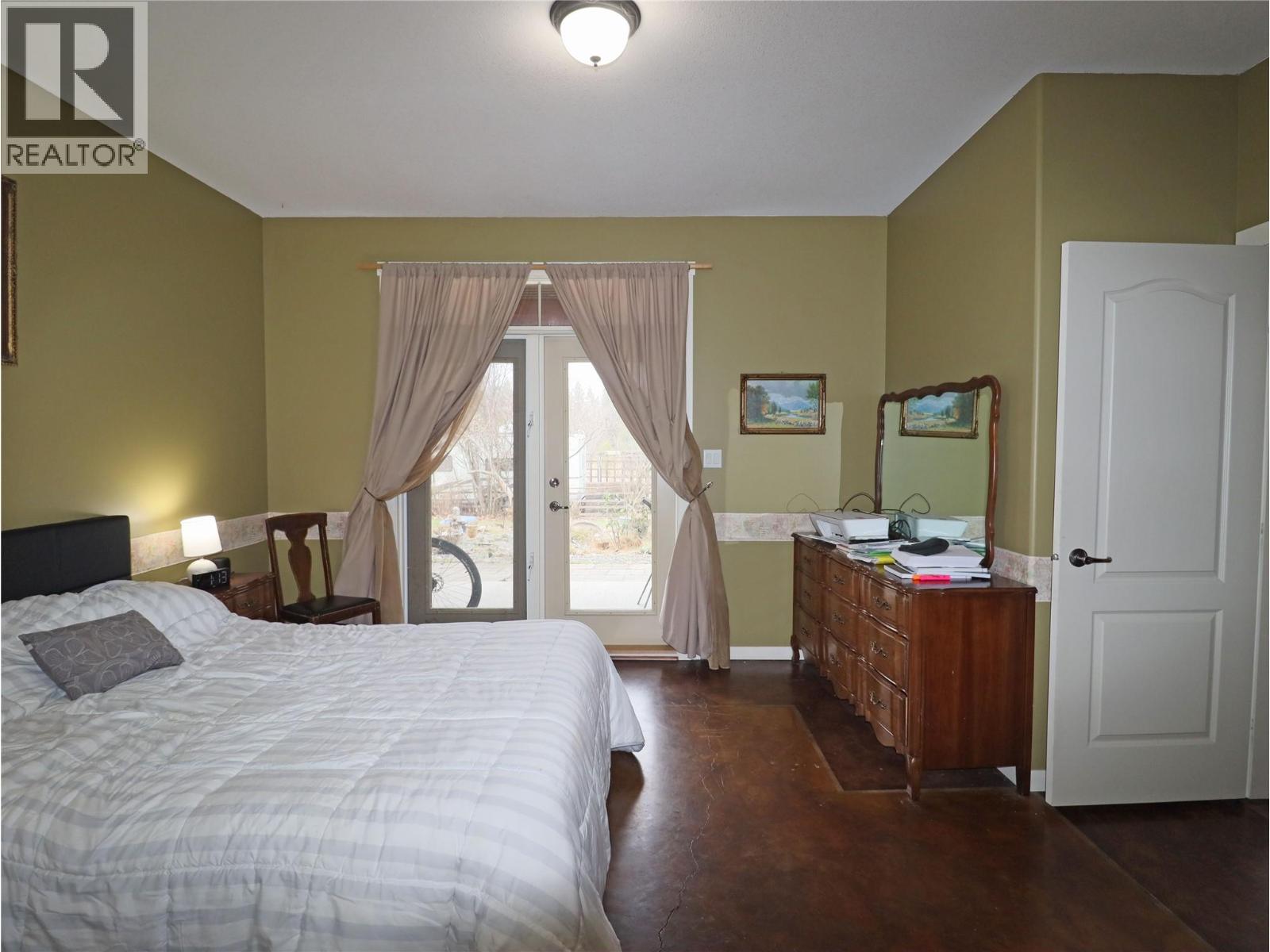 250 1ST Avenue, Christina Lake