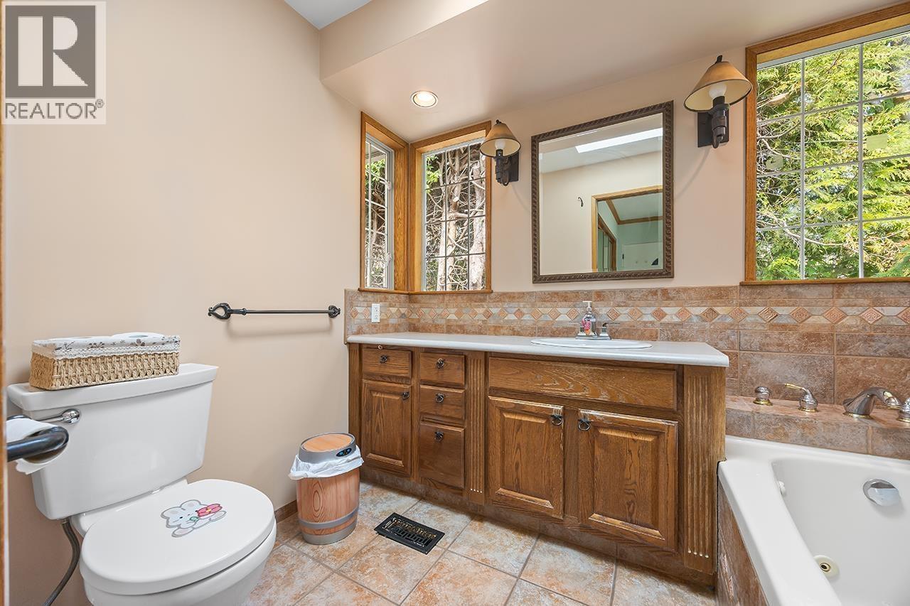 96 BONNYMUIR DRIVE, West Vancouver