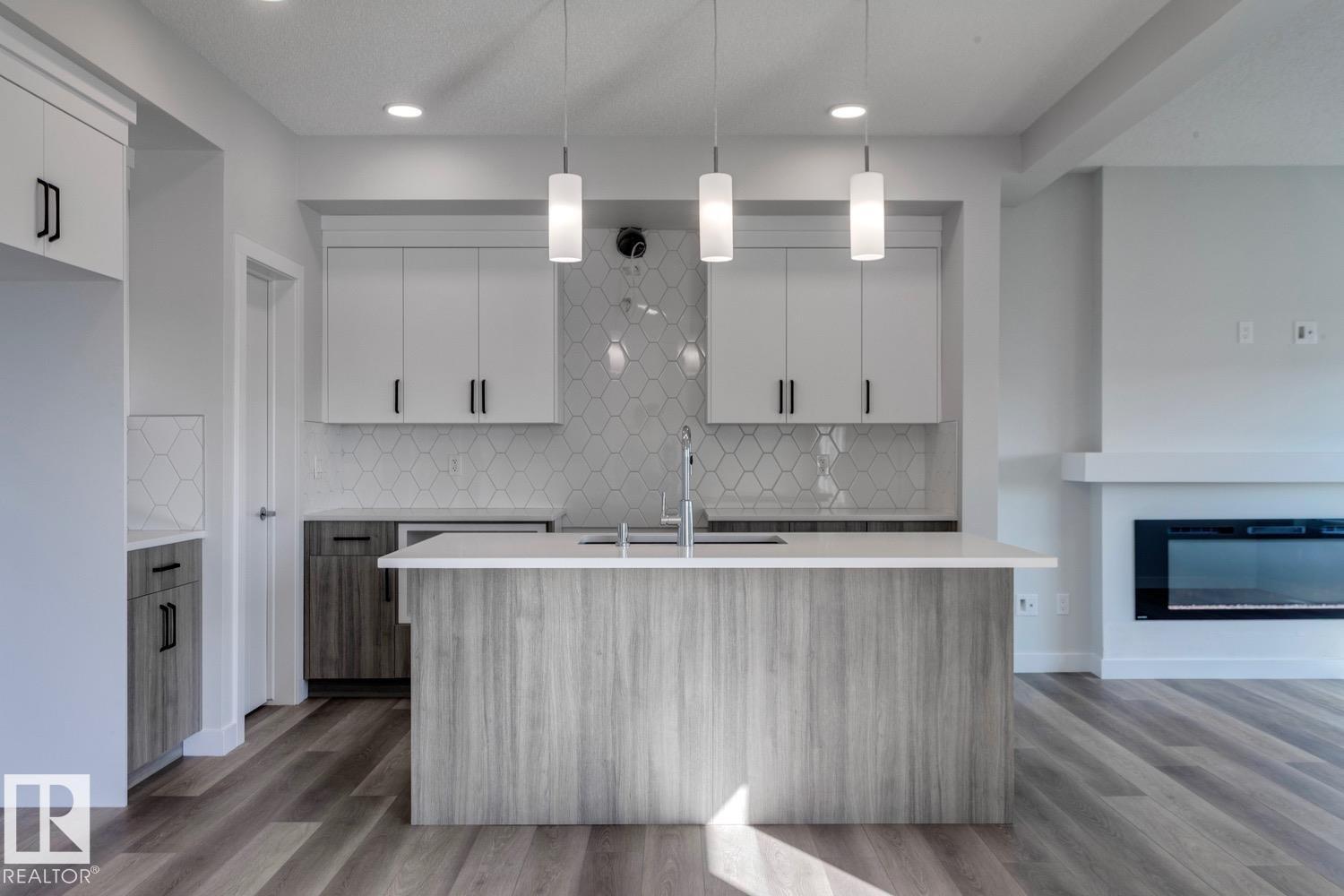 19007 20 AV NW - Photo 5 of 42, Edmonton, Alberta