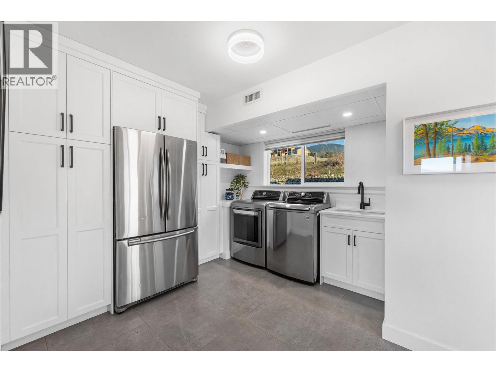 5393 East Vernon Road, Vernon