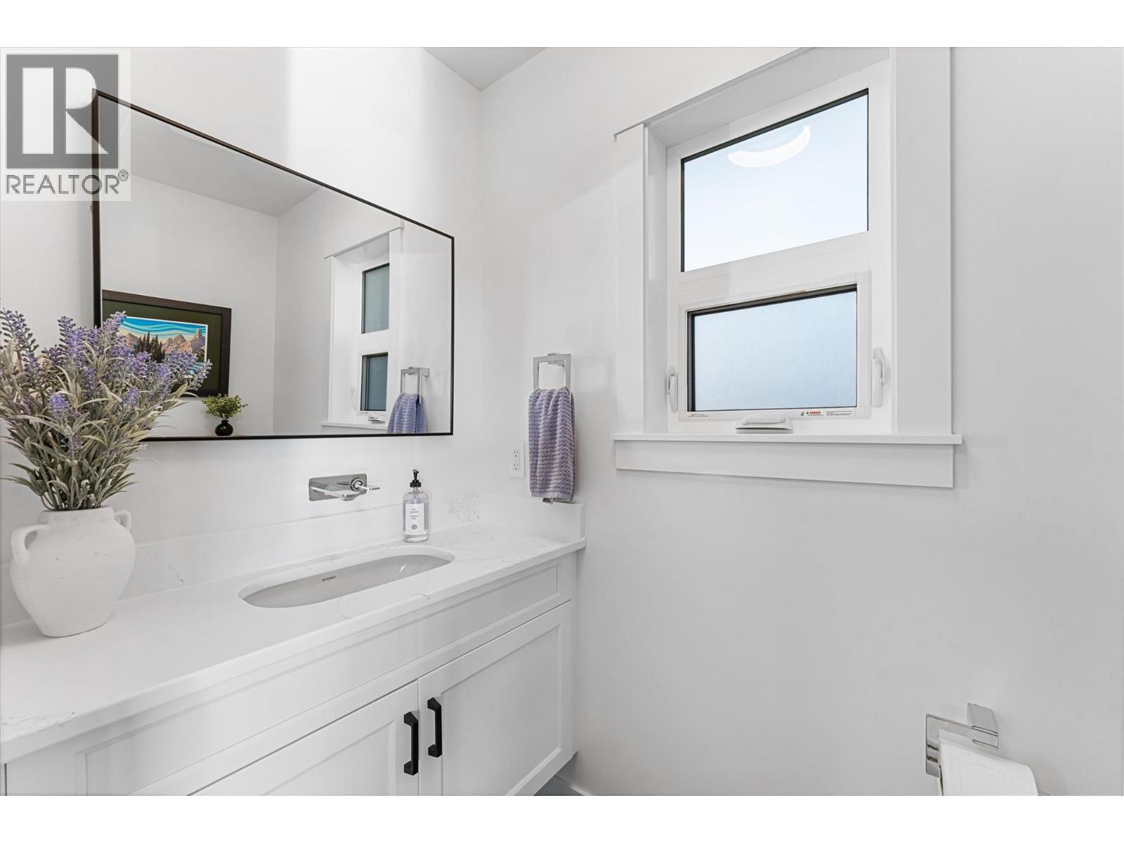 5393 East Vernon Road, Vernon