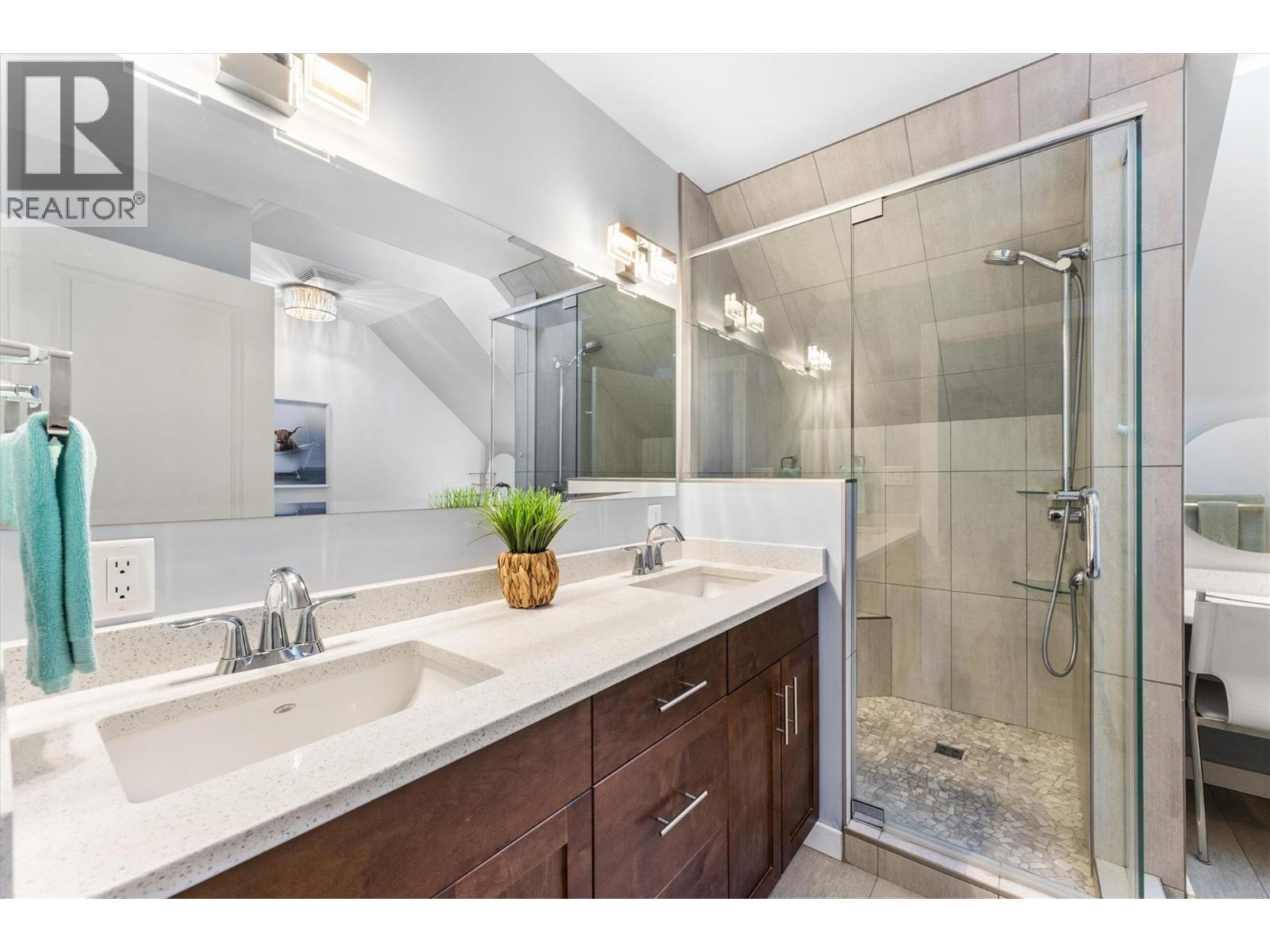 5393 East Vernon Road, Vernon