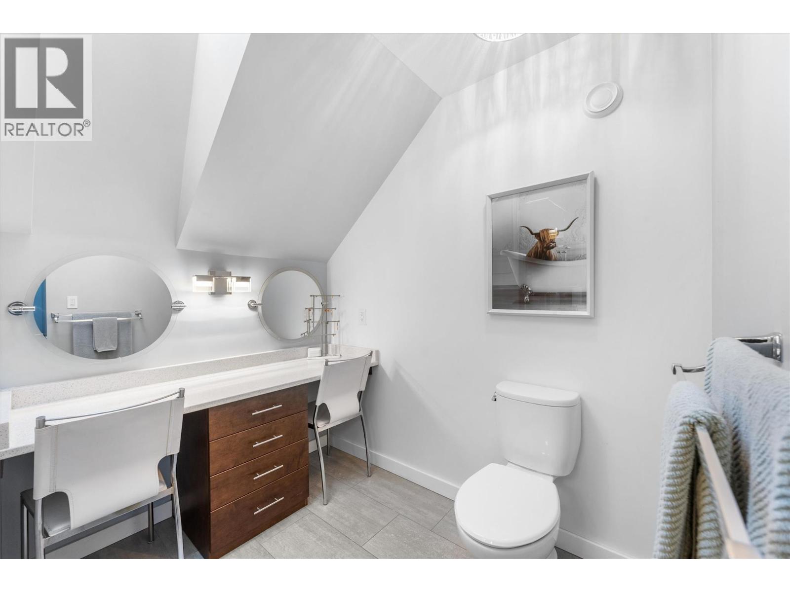 5393 East Vernon Road, Vernon