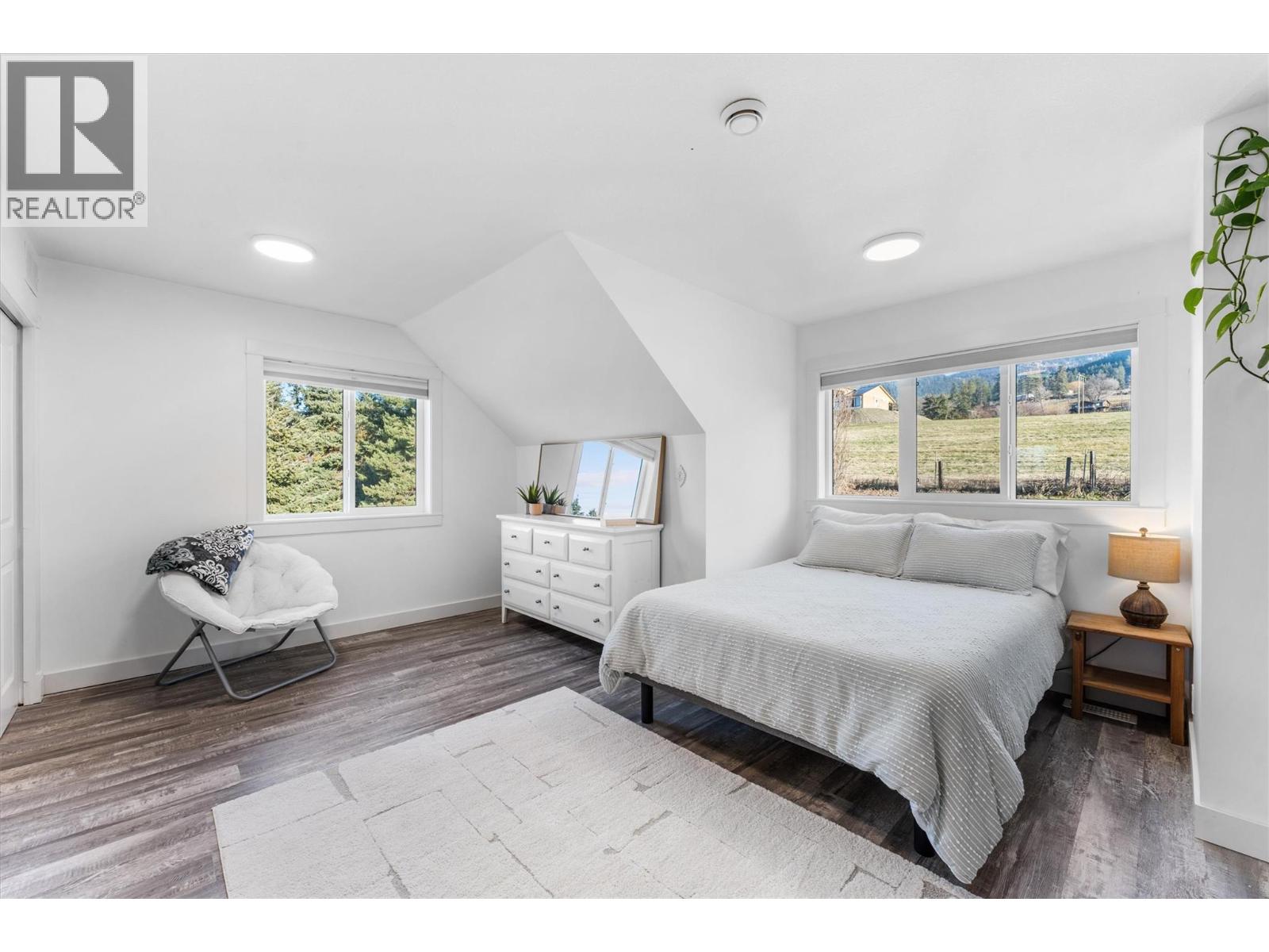 5393 East Vernon Road, Vernon