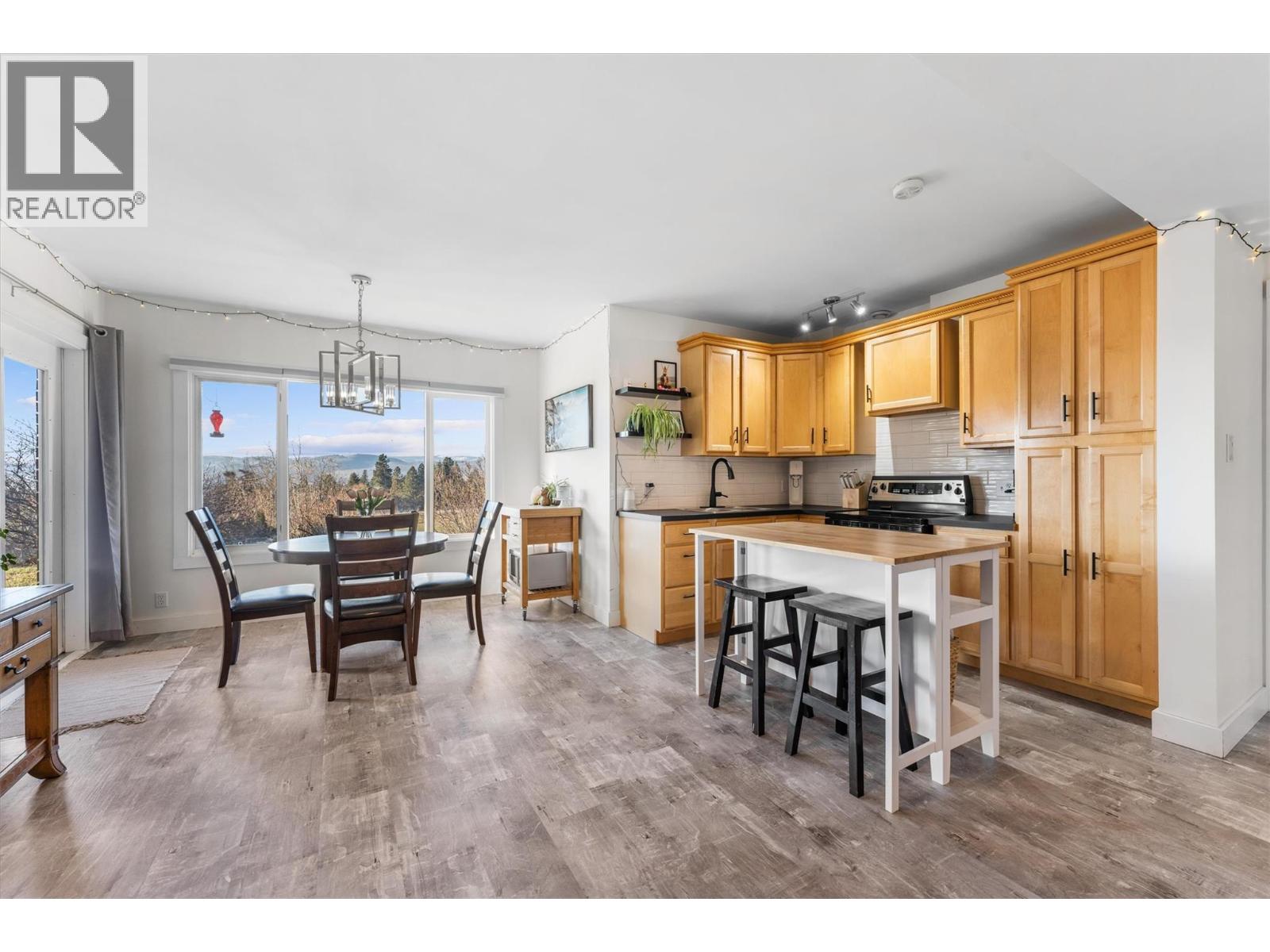 5393 East Vernon Road, Vernon