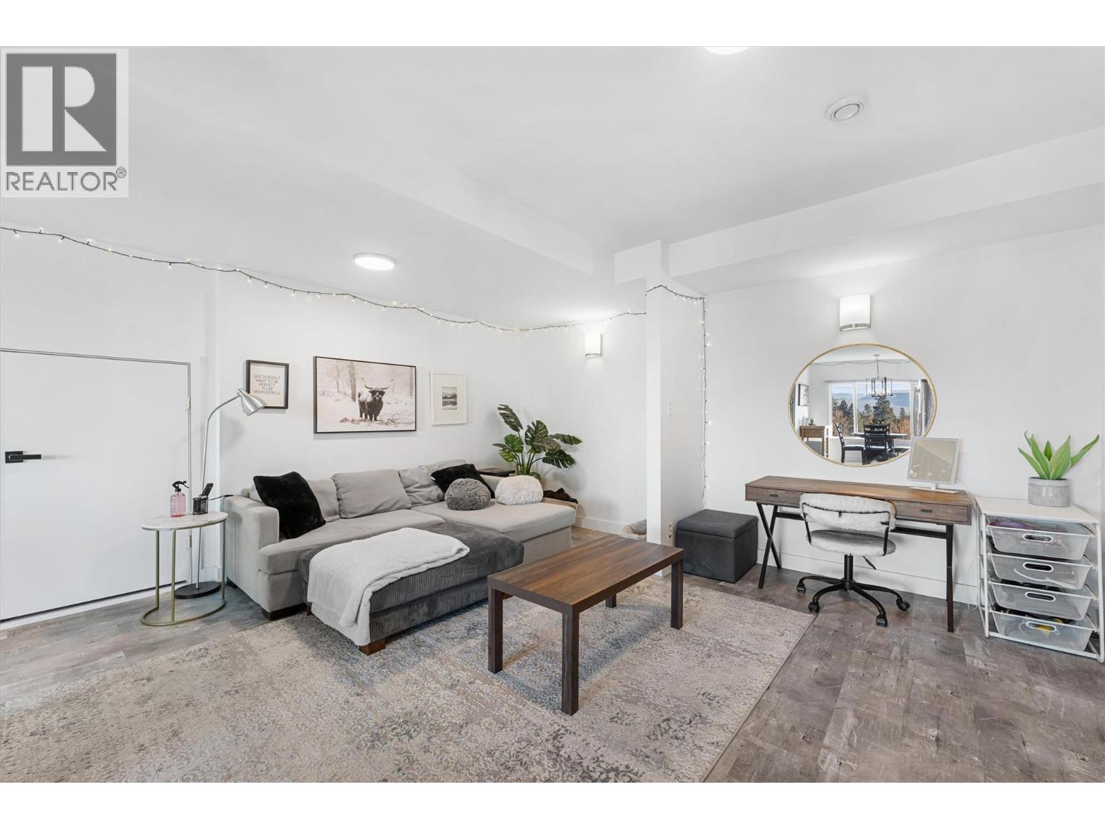 5393 East Vernon Road, Vernon