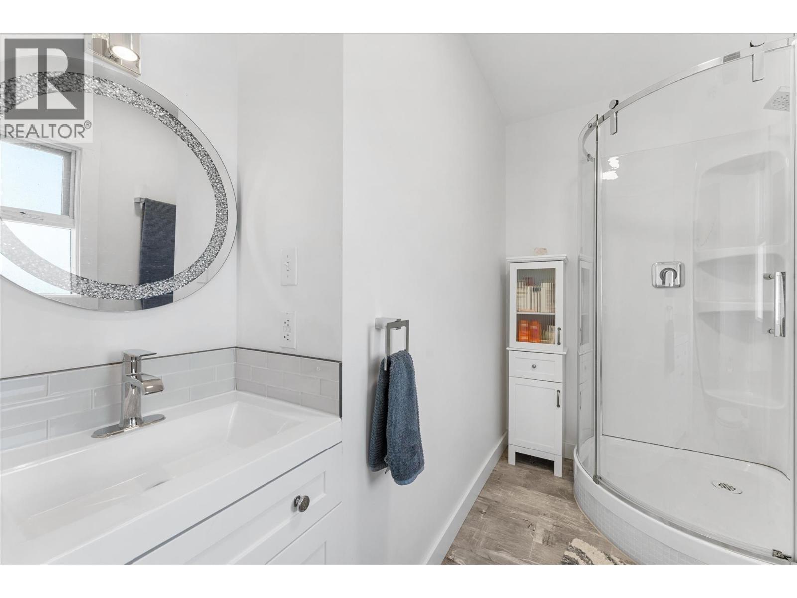 5393 East Vernon Road, Vernon