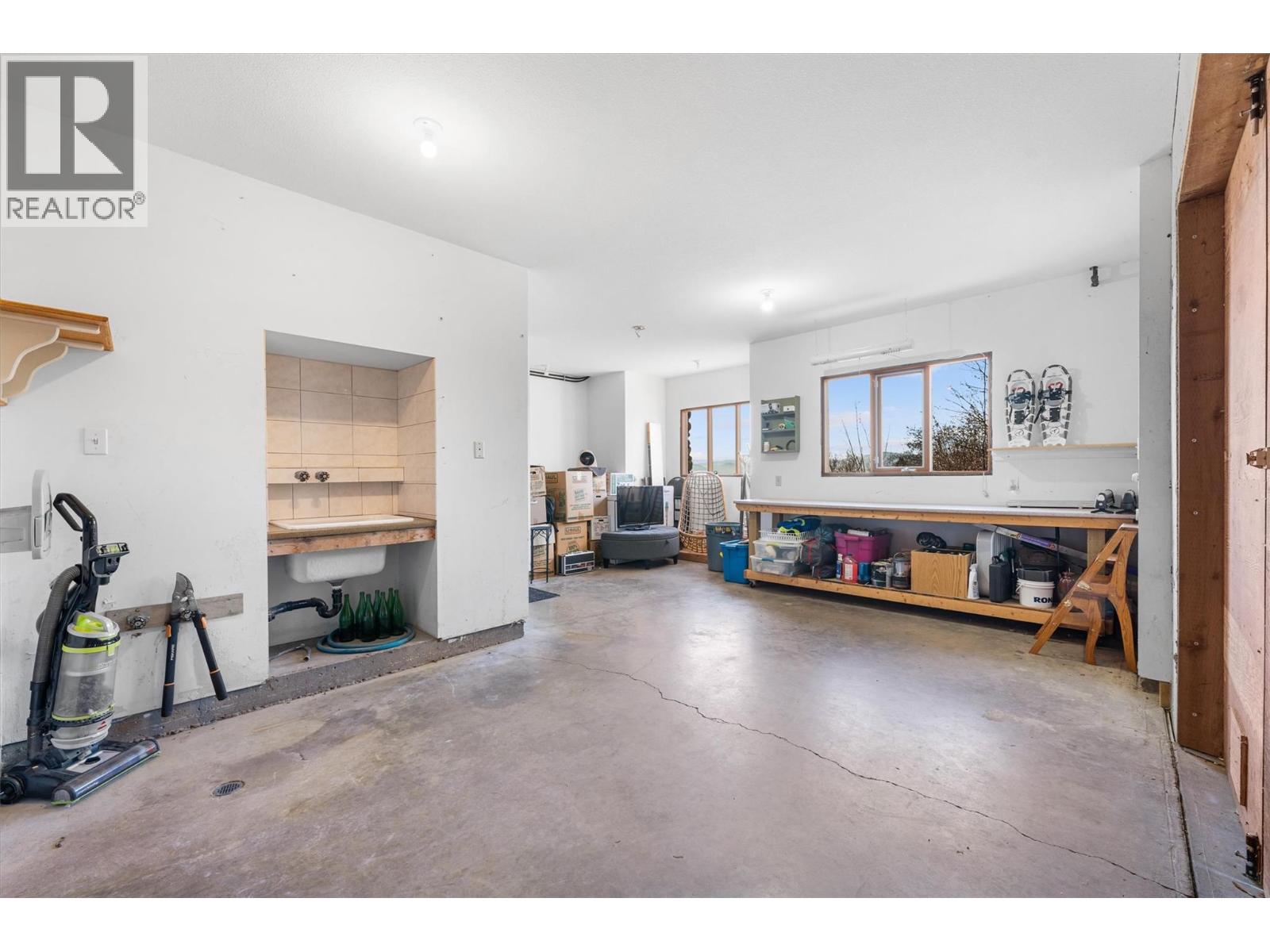 5393 East Vernon Road, Vernon