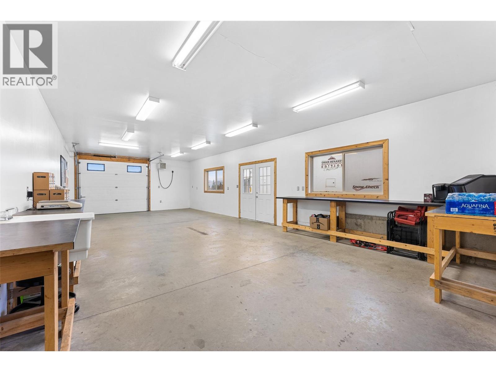 5393 East Vernon Road, Vernon