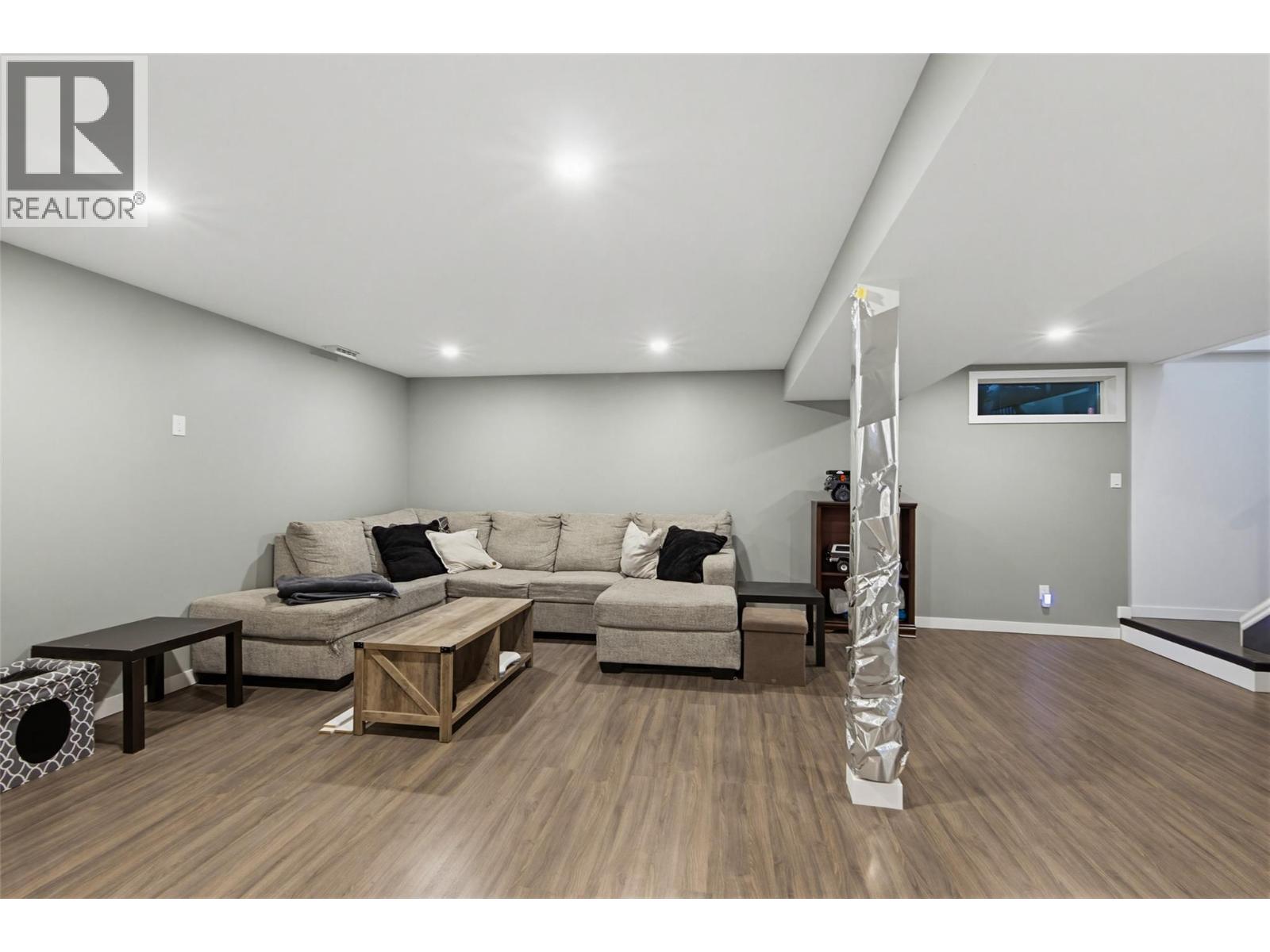 881 PEMBROKE Avenue, Kamloops