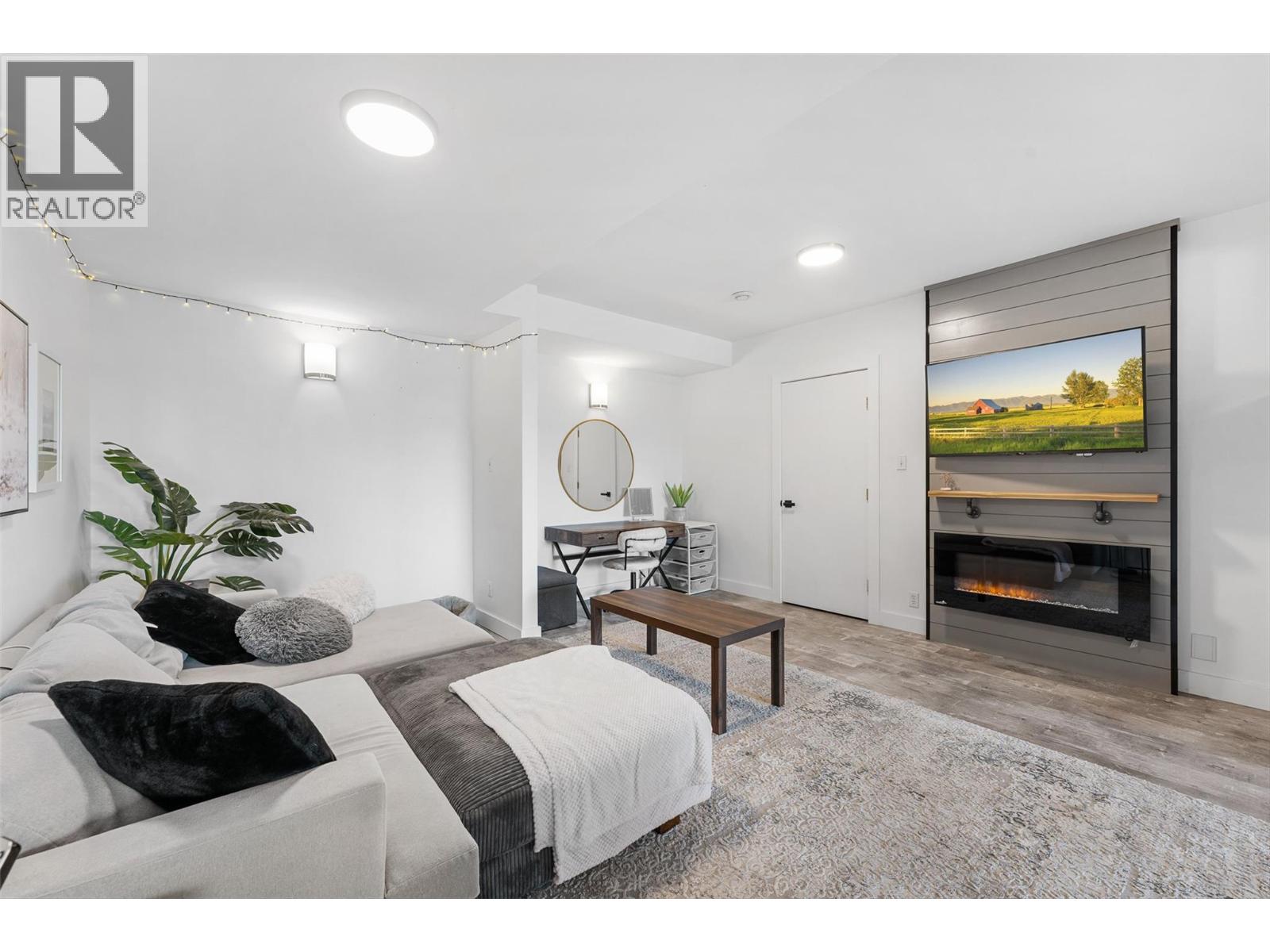  5393 East Vernon Road, Vernon