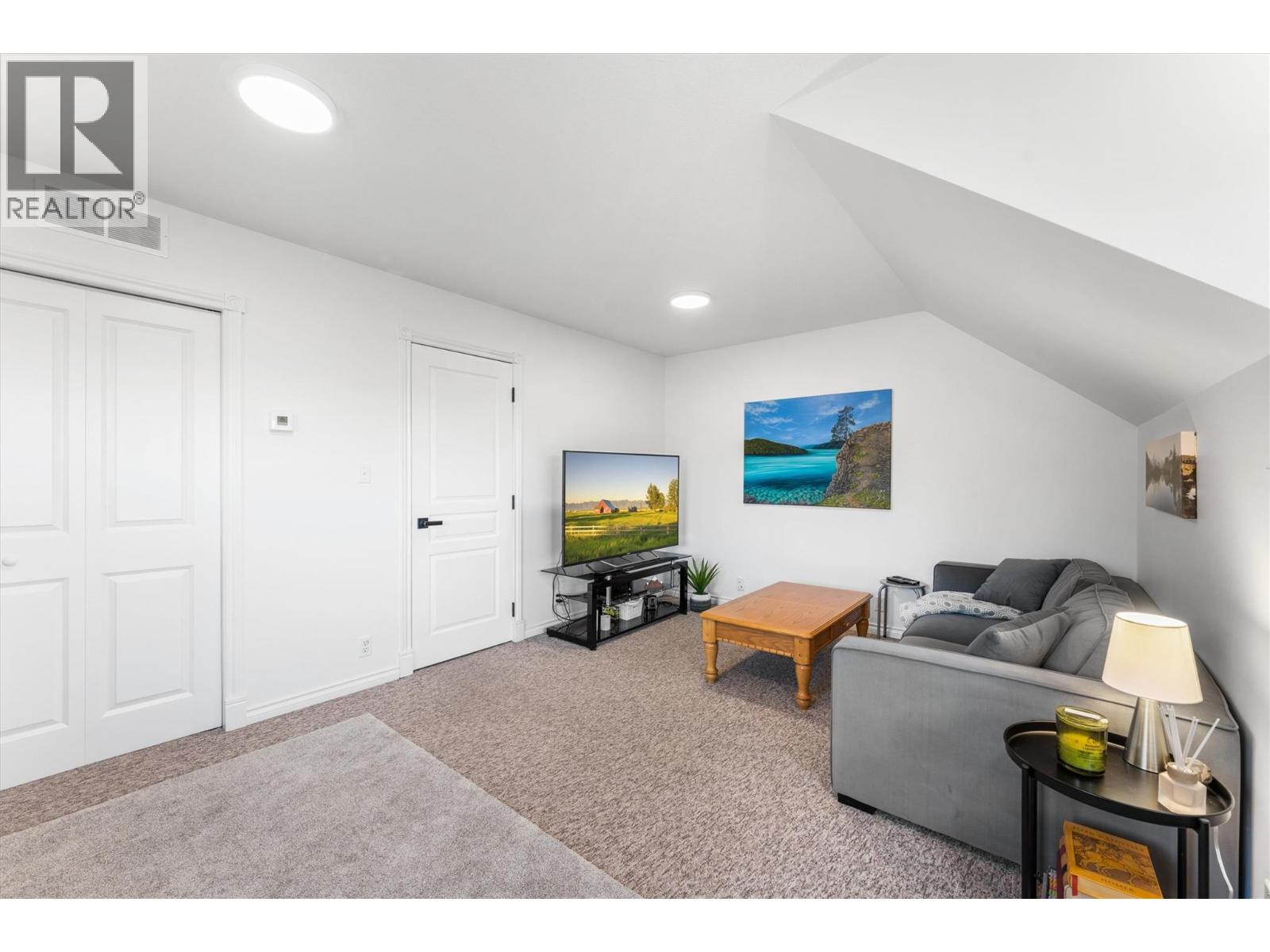  5393 East Vernon Road, Vernon