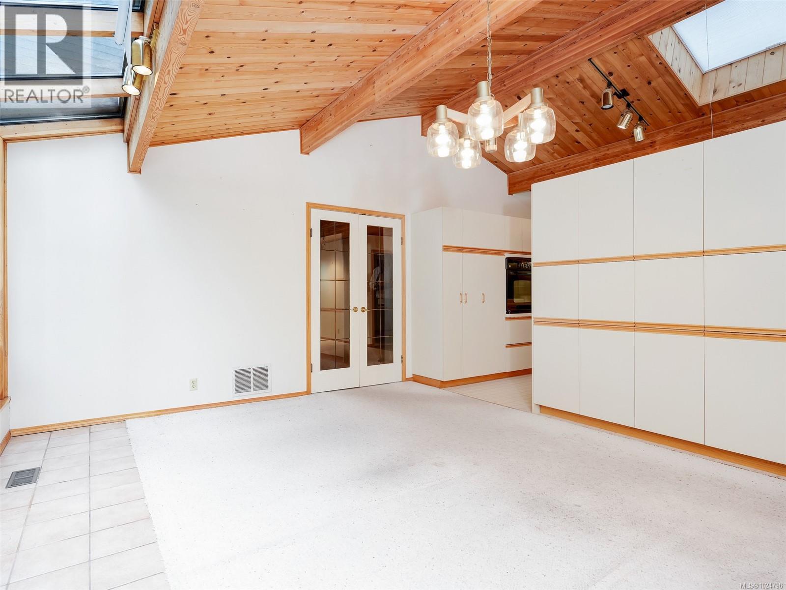 1829 Lands End Rd, North Saanich