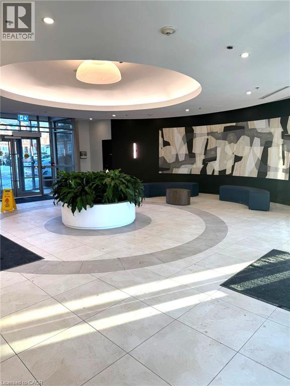 215 QUEEN Unit 707 photo 4