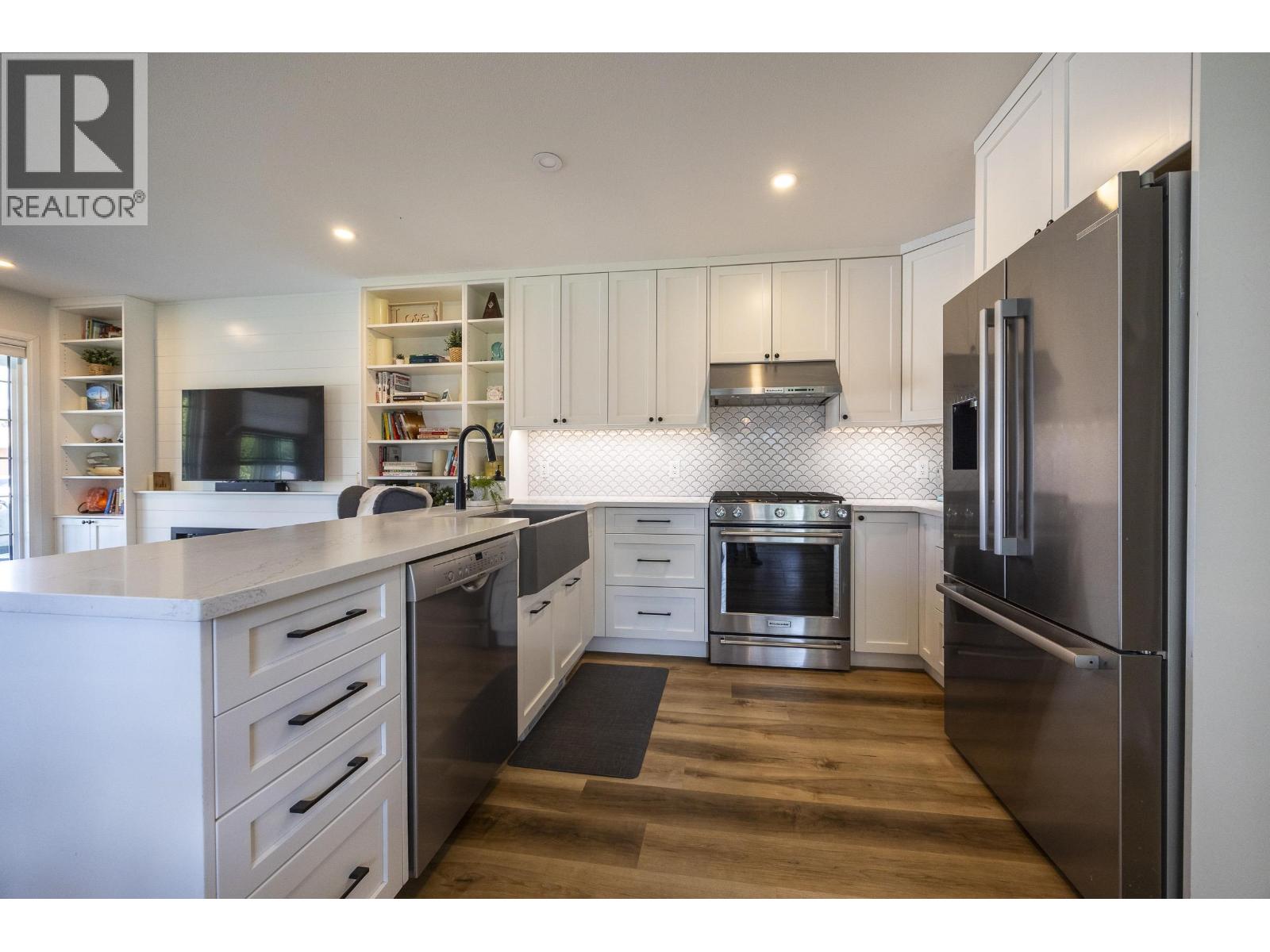 #1-2218 EVERGREEN Street, Terrace