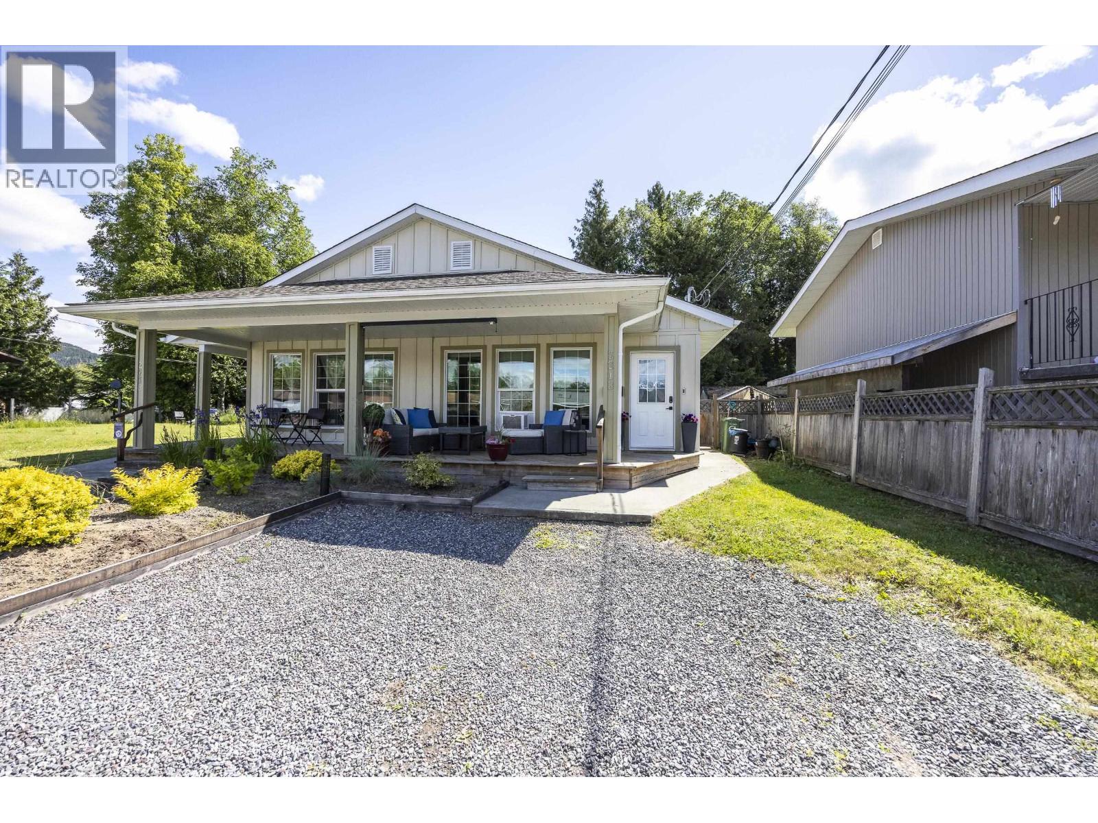 #1-2218 EVERGREEN Street, Terrace