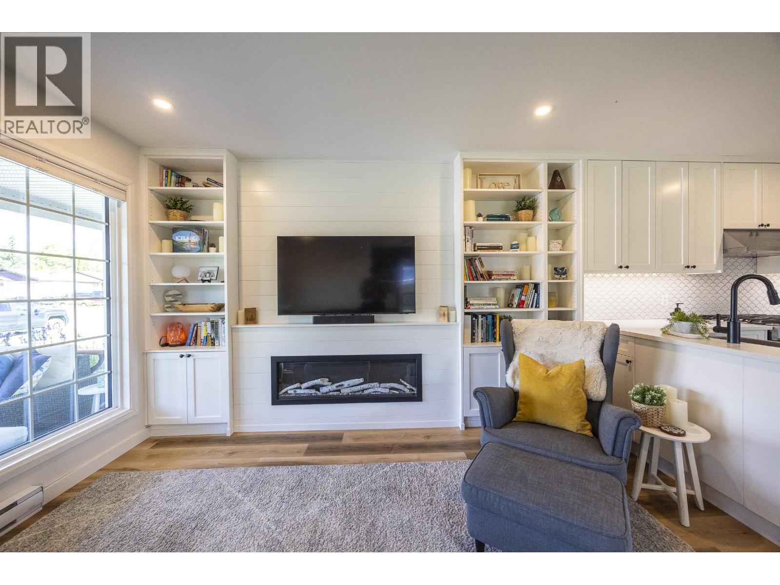 #1-2218 EVERGREEN Street, Terrace