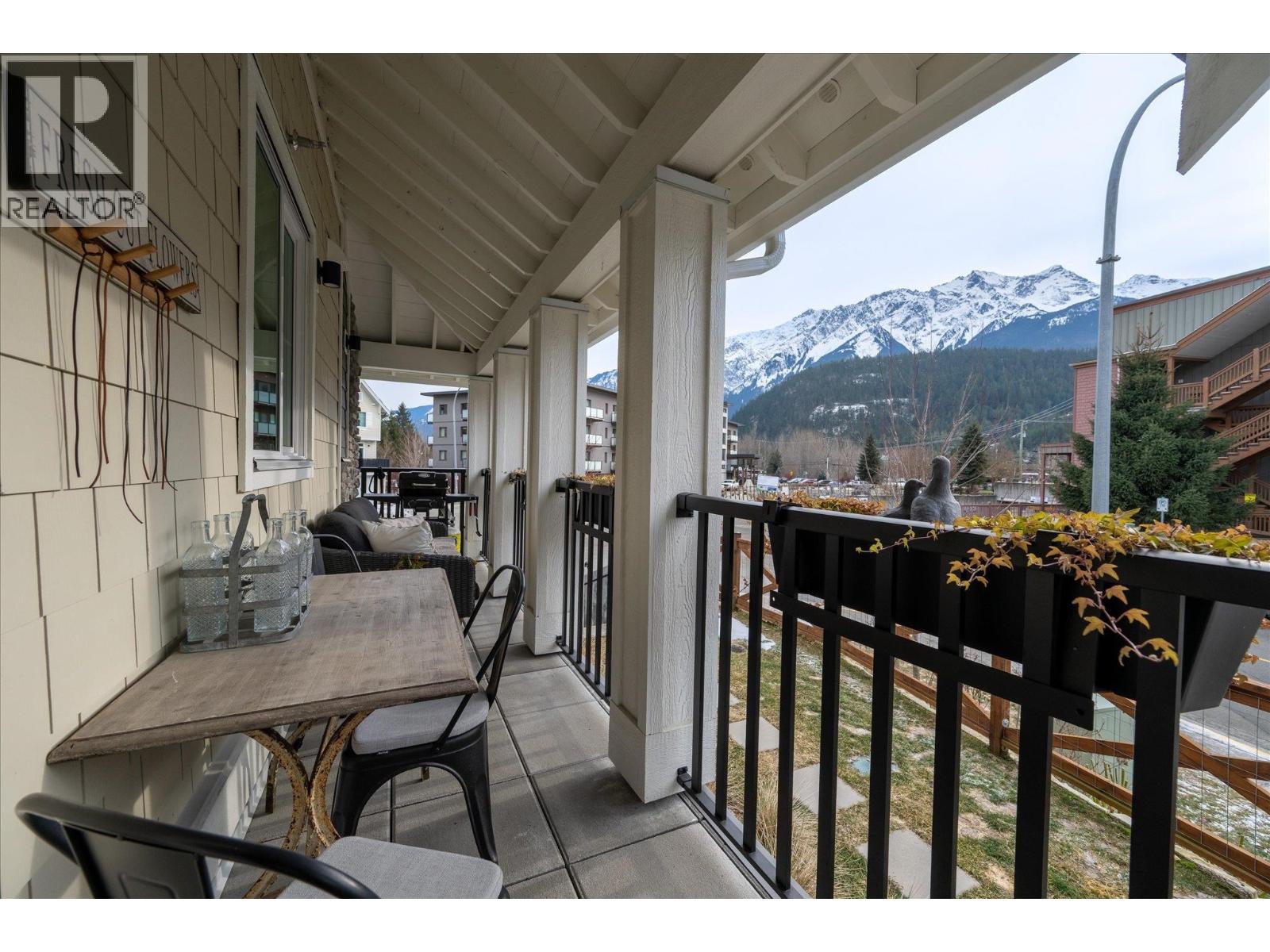 1 7360 CRABAPPLE COURT, Pemberton