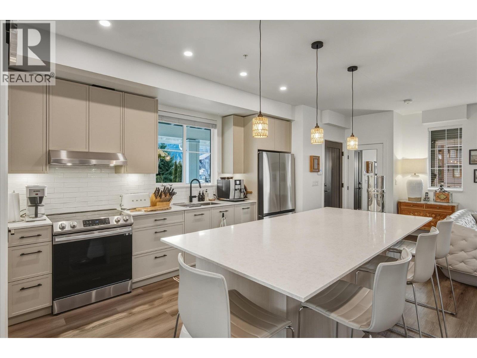 1 7360 CRABAPPLE COURT, Pemberton