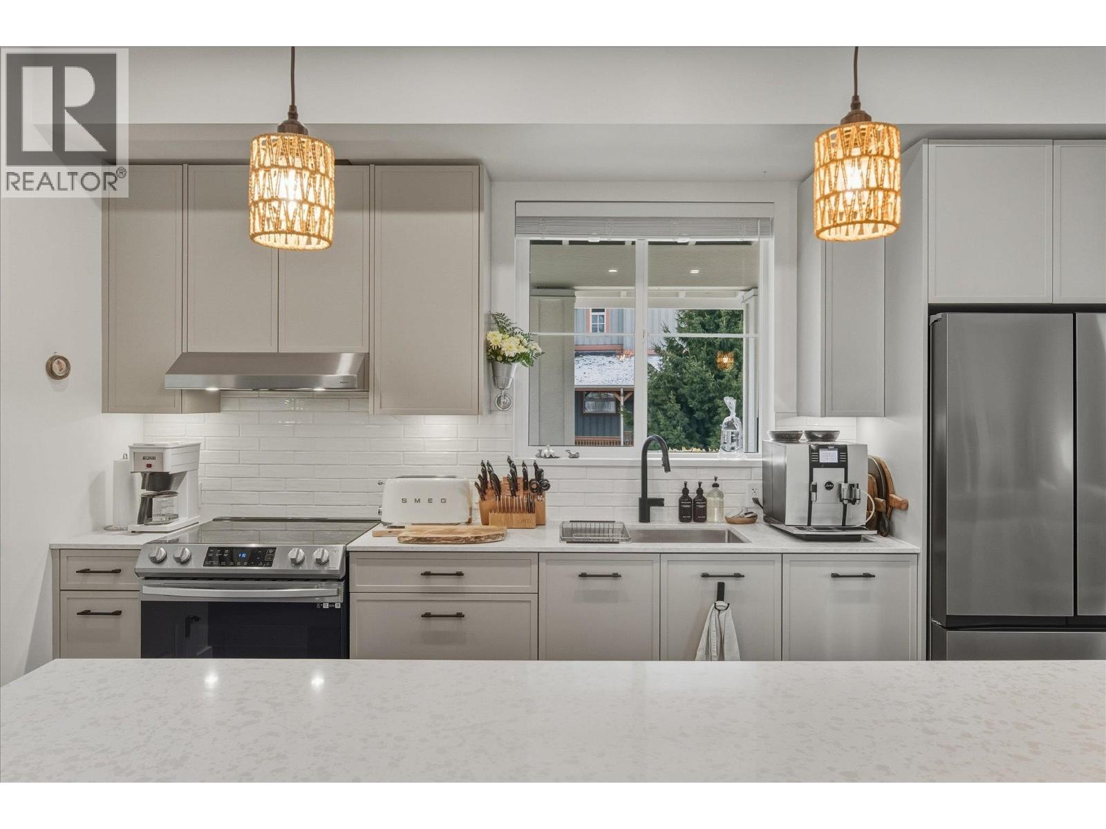 1 7360 CRABAPPLE COURT, Pemberton