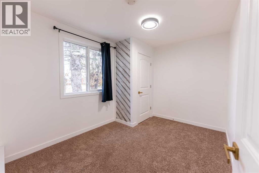 Single Family House Bungalow for Sale in   Avenue Rosedale Stettler 