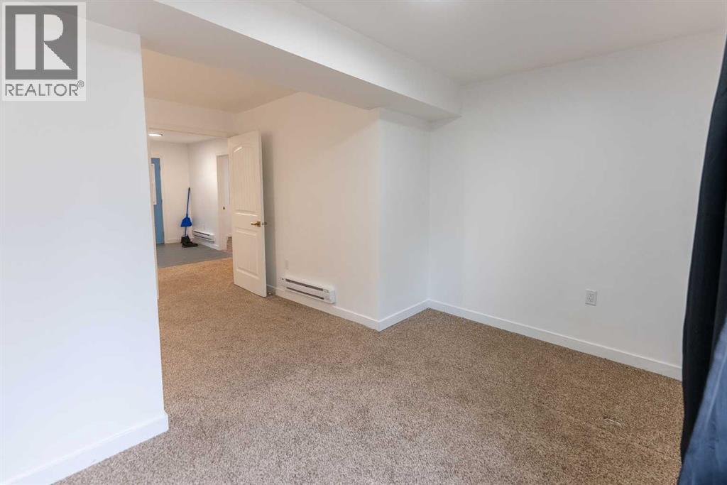 Single Family House Bungalow for Sale in   Avenue Rosedale Stettler 