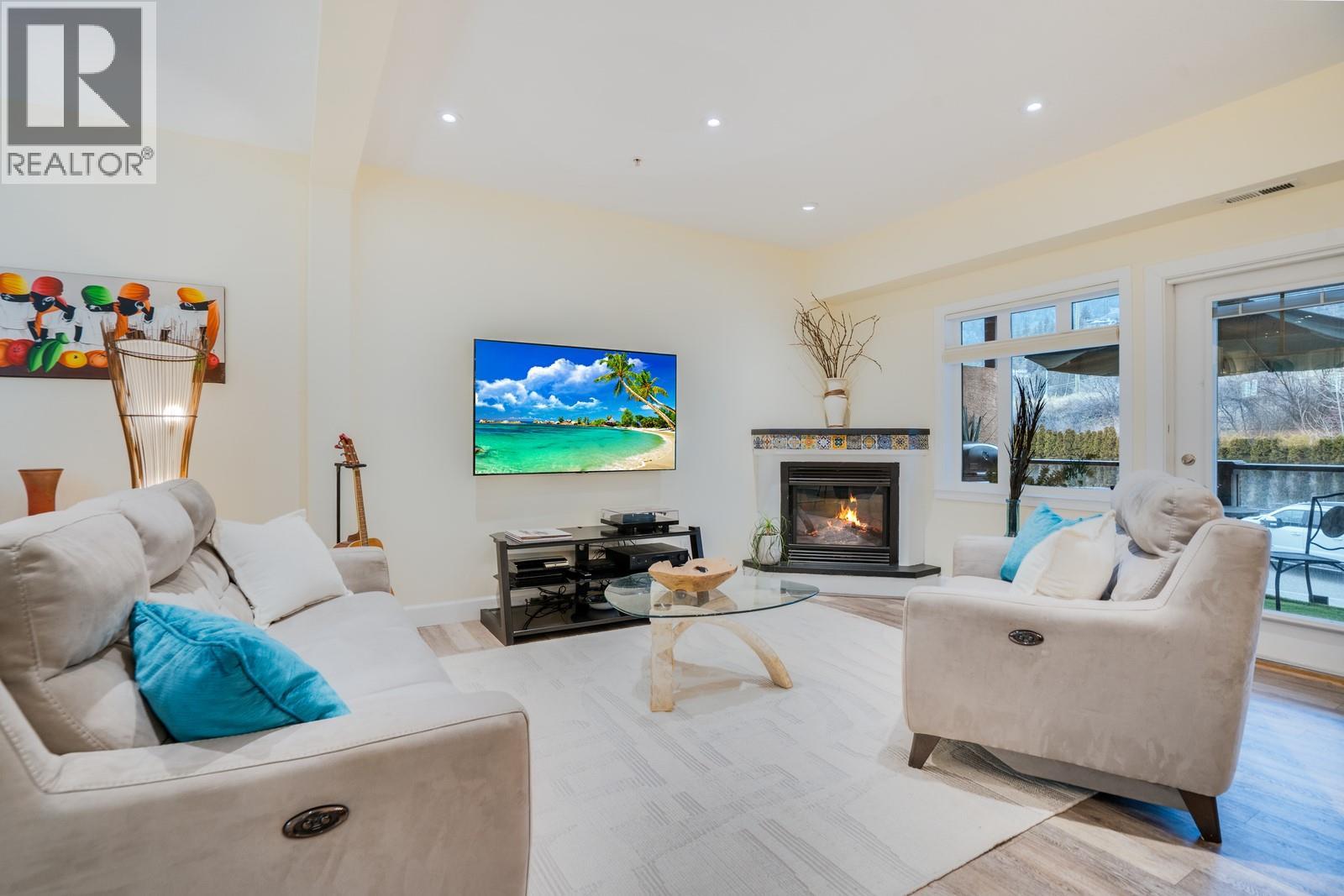 3996 Beach Avenue Unit# 202, Peachland