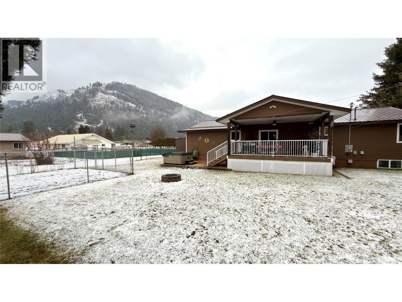 570 Eholt Street, Midway