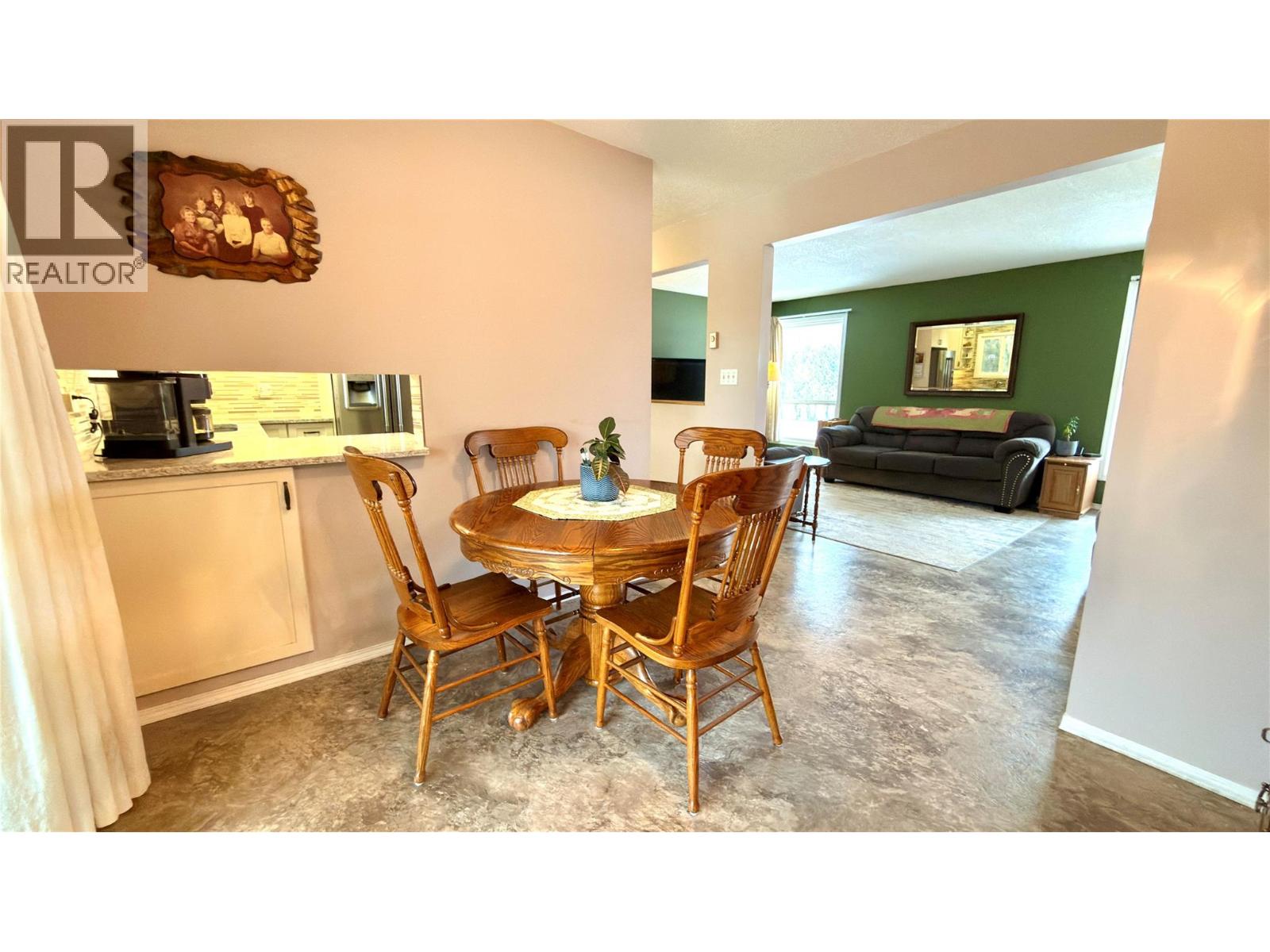 570 Eholt Street, Midway